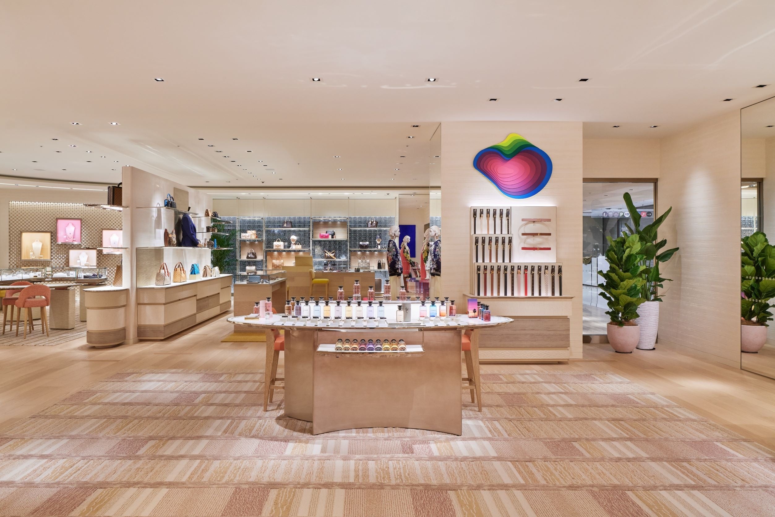 ⒸLOUIS VUITTON, DAICI ANO