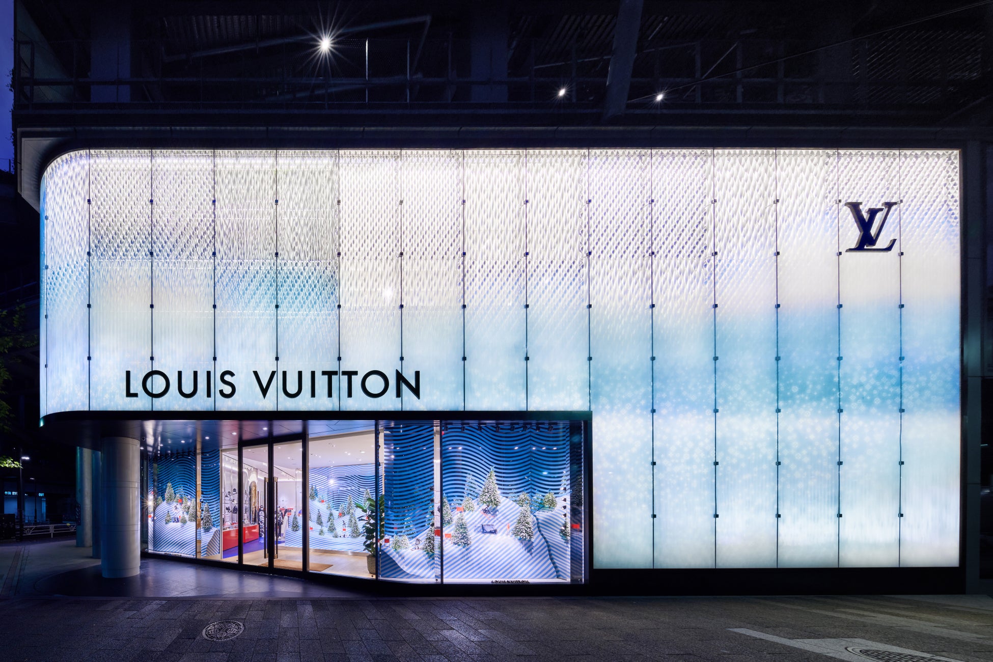 ルイ·ヴィトン】渋谷メンズ店に、新作LV SKI 2024コレクションの ルイ·ヴィトン】渋谷メンズ店に、新作LV SKI 2024コレクションの
