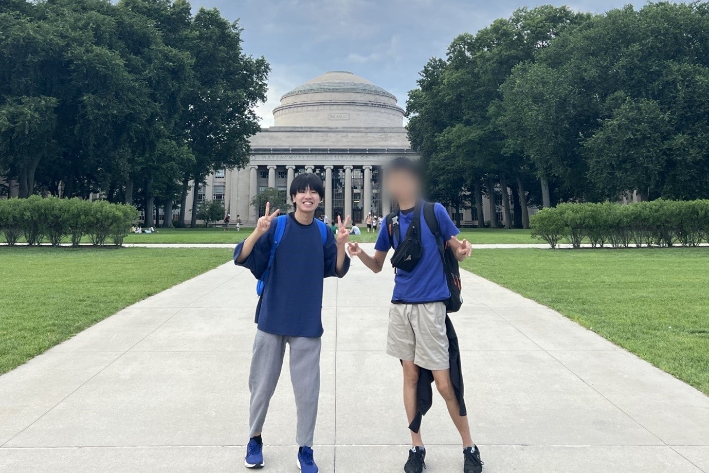 写真左 花房さん