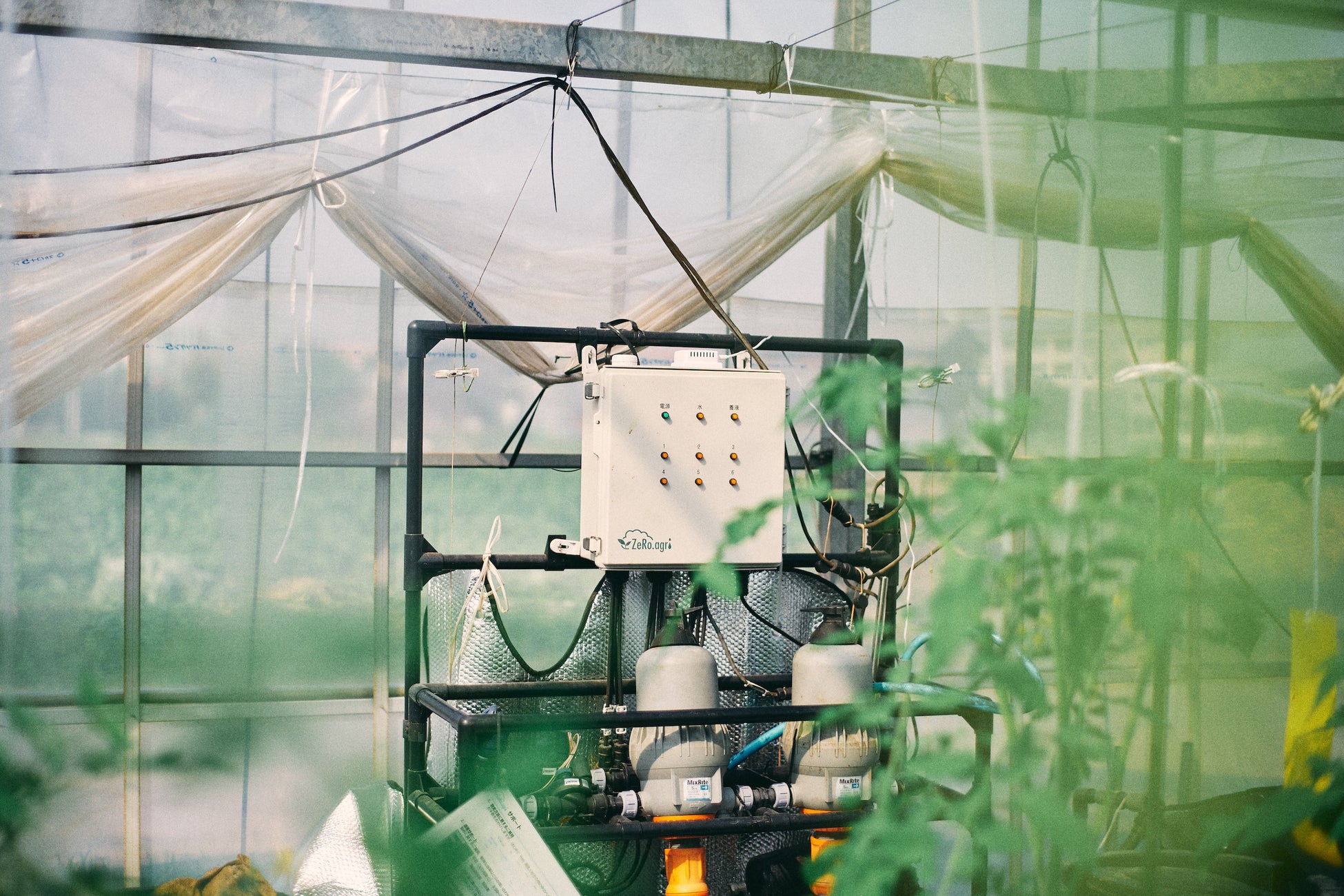 図2 ハウス内に設置されたゼロアグリ