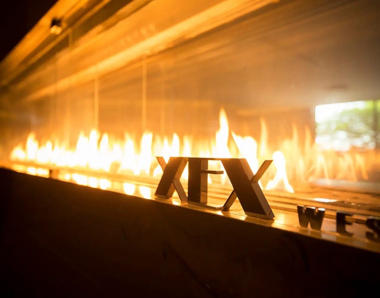 XEX WEST  The BAR (⼤阪)