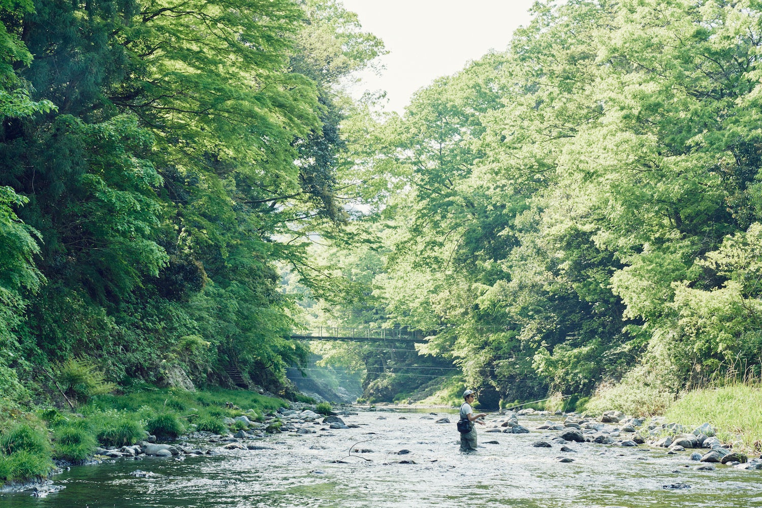 HINOKO TOKYOの脇を流れる秋川でのアクティビティの様子
