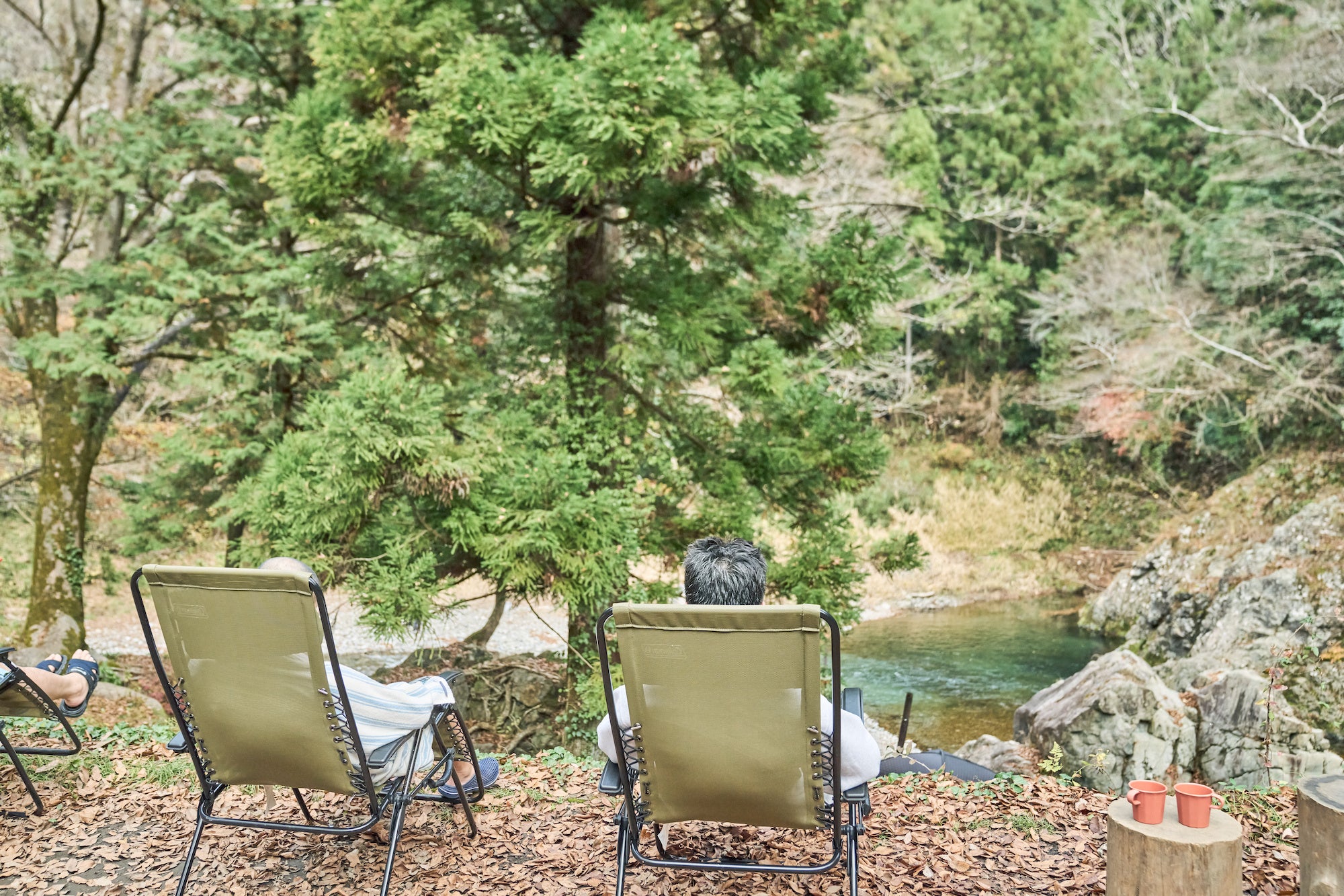 川を眺めならの外気浴