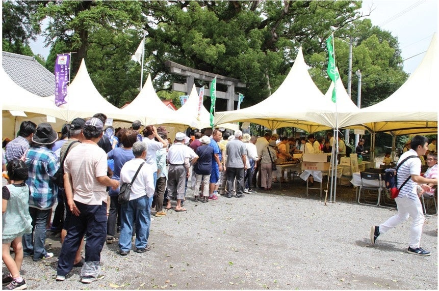 夏そば振る舞いの様子