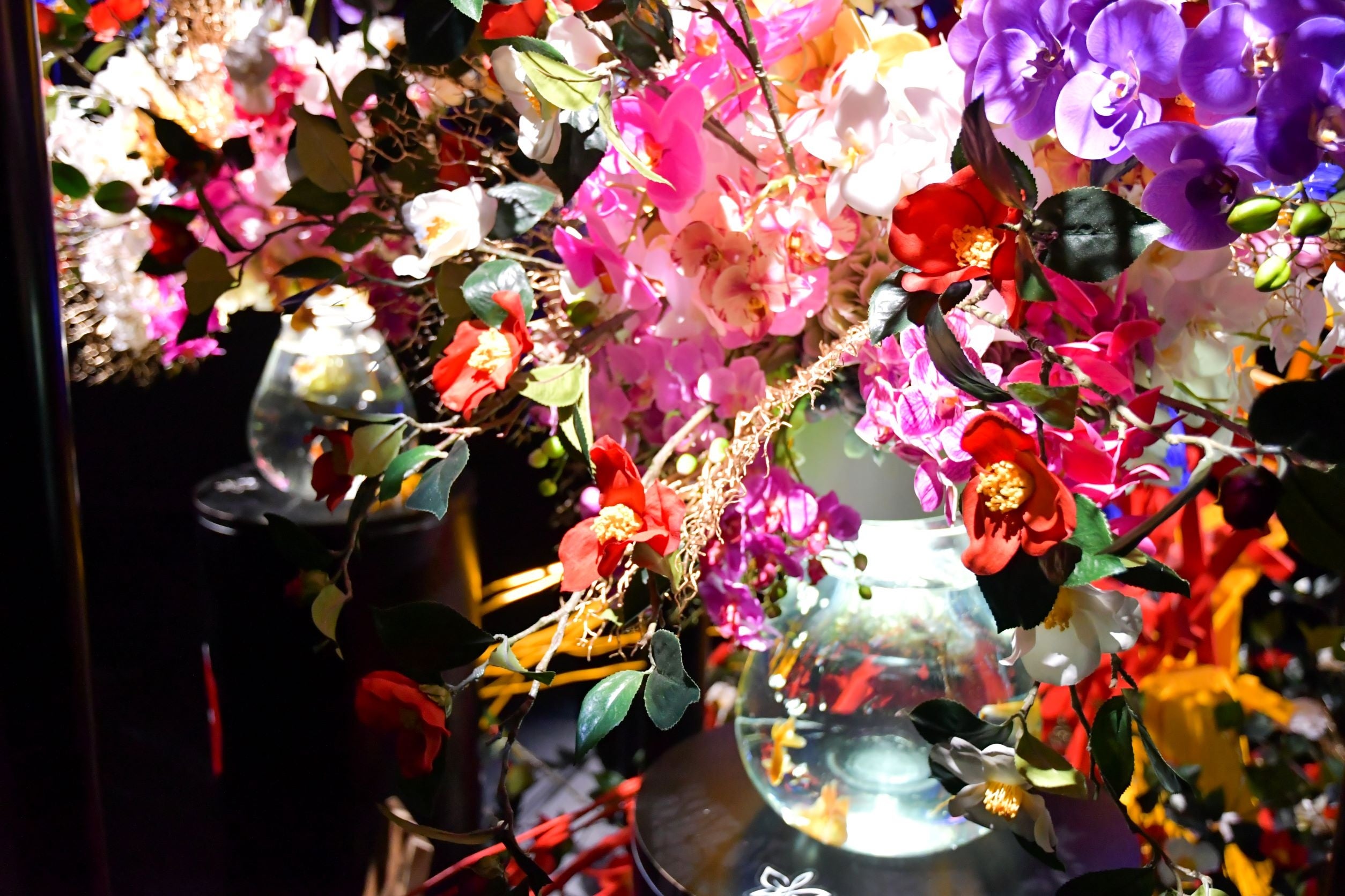 ツバキが彩る“フラワーリウム”