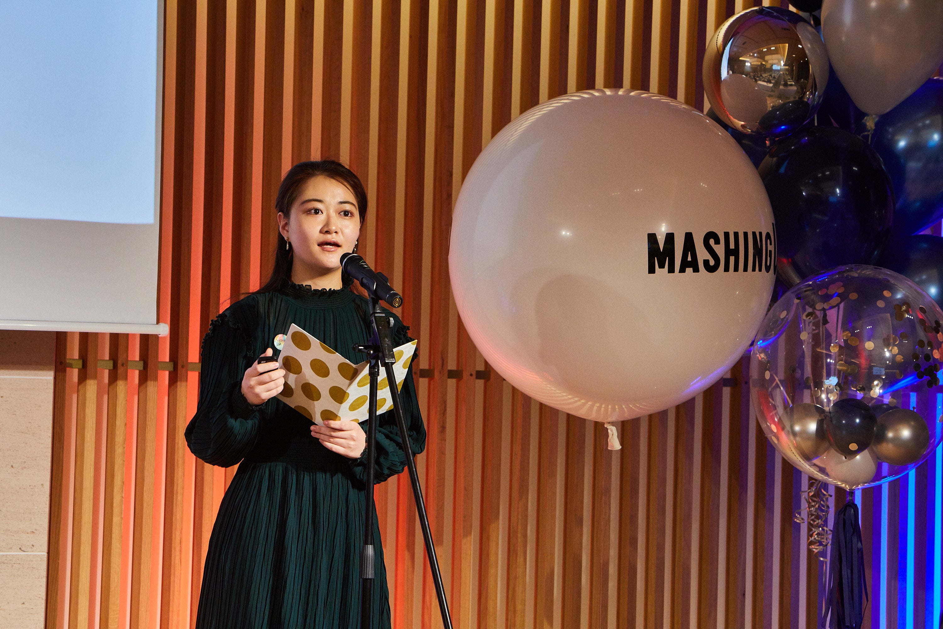 TOKIWA Lab.の紹介をするトキワインターン生の水野