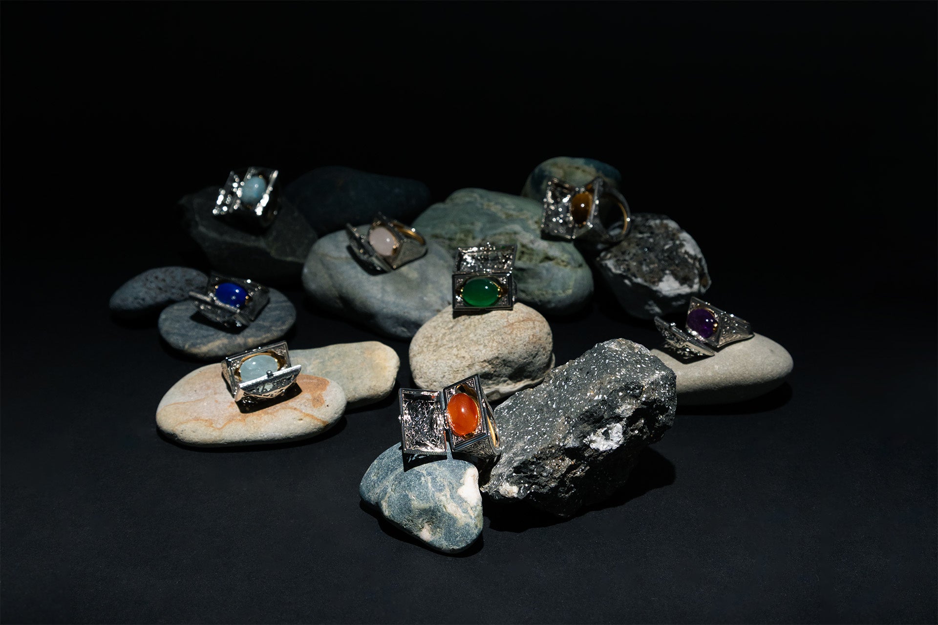 PASS THE BATON×ROKUZAN – 復刻版リングが登場！一点ものの天然石を