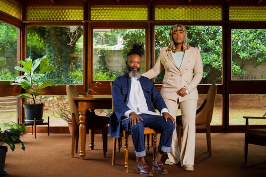 【日本初公演】世界最大級の木造建築・東本願寺のモダンな地下ホールで南アフリカの写真と音楽のアーティストによるシンポジウムと、グラミー賞アルバム制作アーティストのコンサートを4月19日(日)に開催! 【日本初公演】世界最大級の木造建築・東本願寺のモダンな地下ホールで南アフリカの写真と音楽のアーティストによるシンポジウムと、グラミー賞アルバム制作アーティストのコンサートを4月19日(日)に開催!