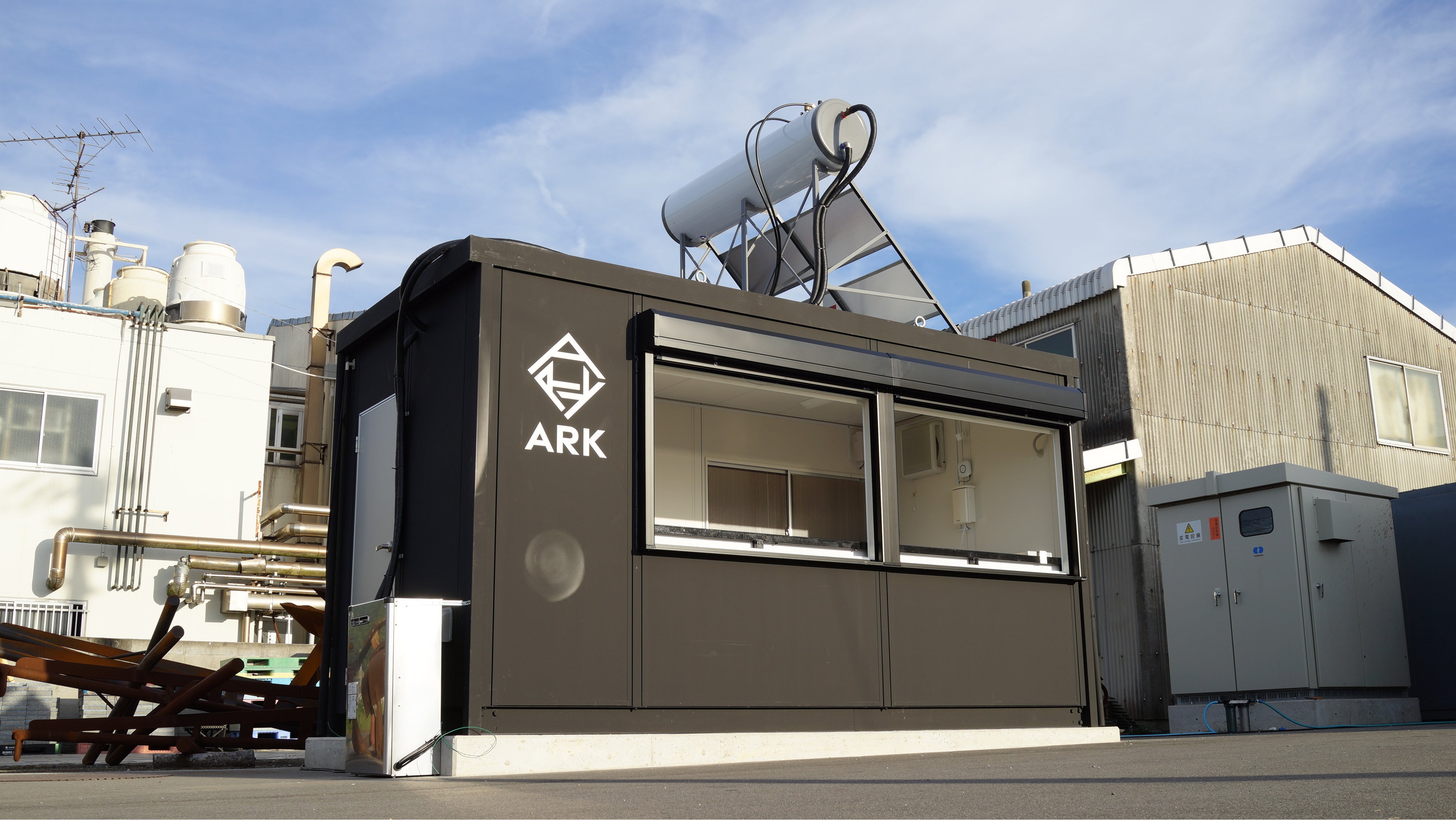設置した閉鎖循環式陸上システムユニット『ARK』