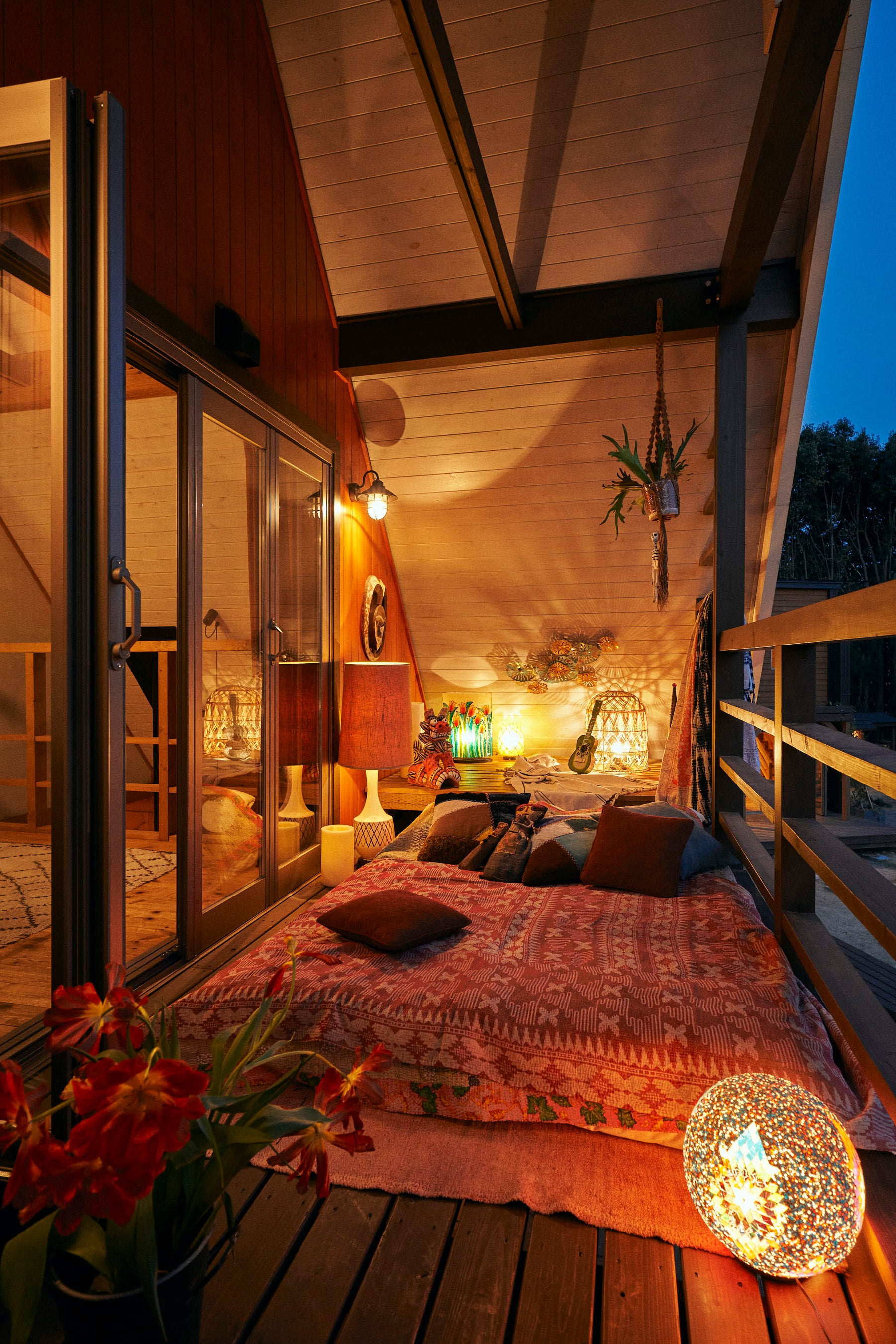 外で眠るの最高！好きなひかりたちに囲まれて、流れ星を数えよう。