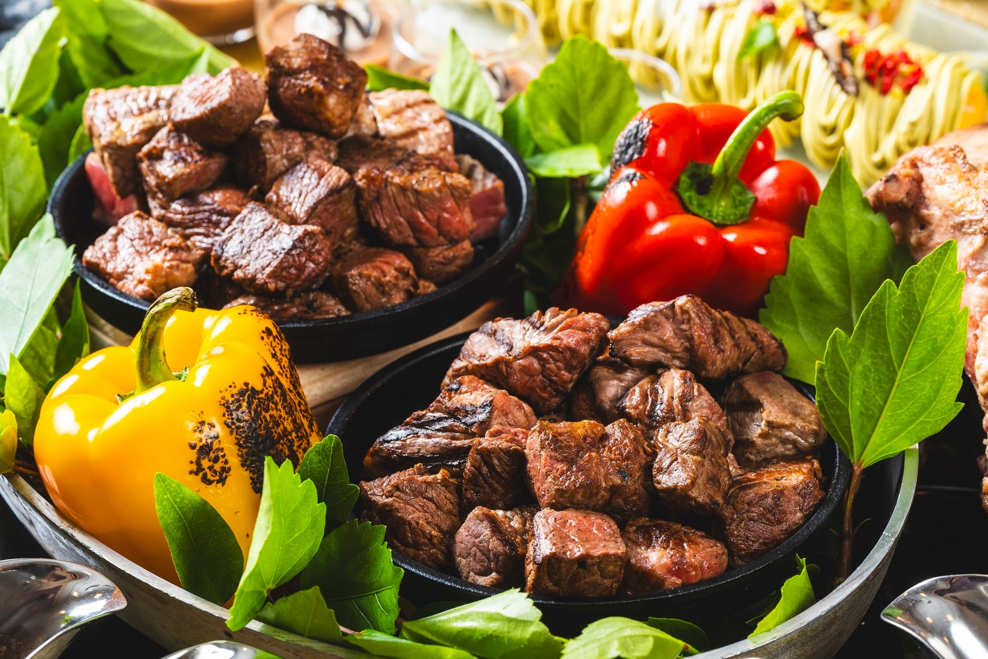 牛肉と仔牛のダイスカットステーキ