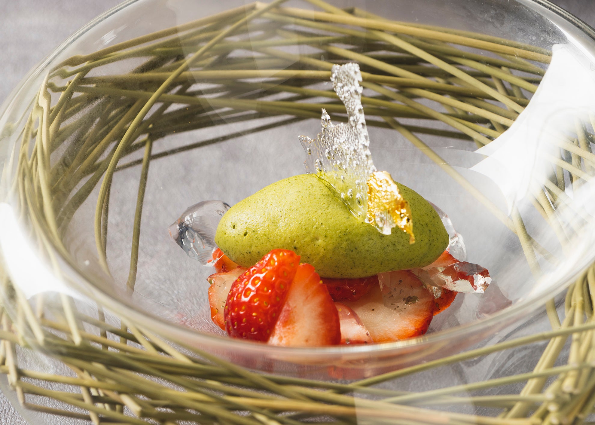 フレッシュ苺とアロマ漂う藺草のジェラート