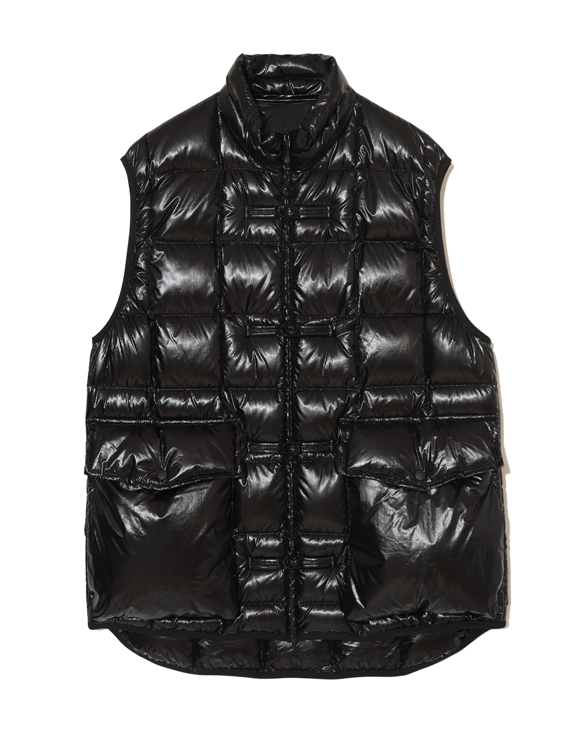 コンセプトストア「V.A.」にて「UNDERCOVER」のカプセルコレクションを