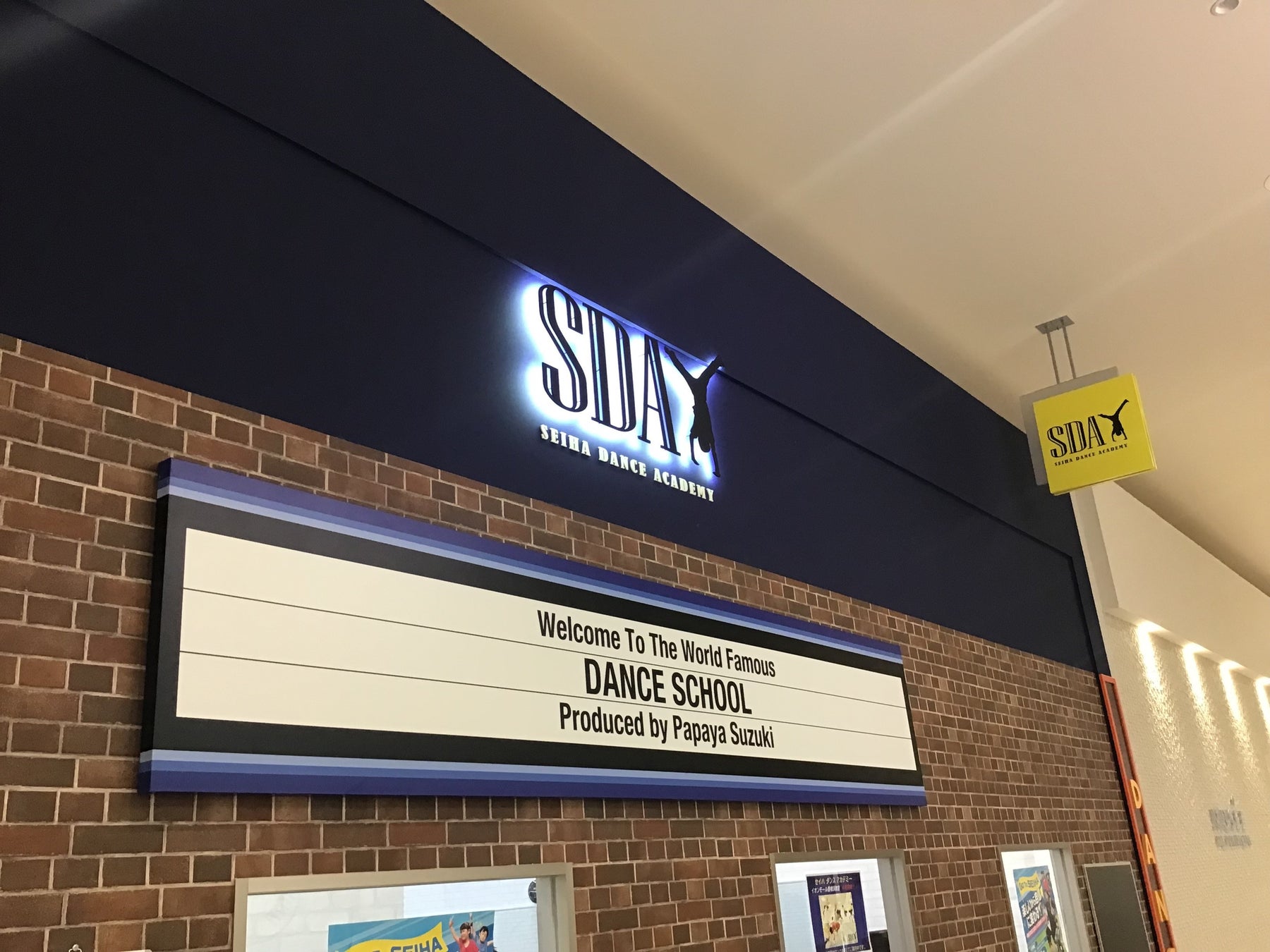 この看板が目印です。