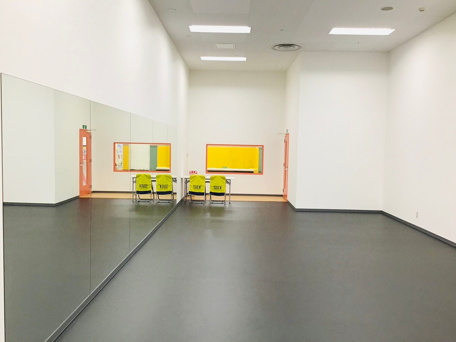 広くて明るい教室