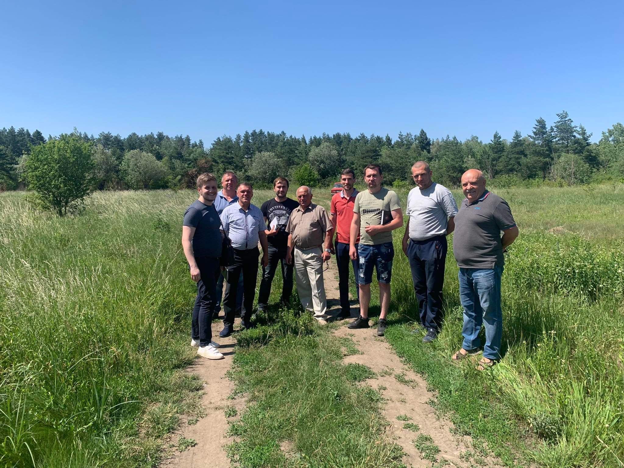 協業先および建築予定先行政機関による現地視察の様子