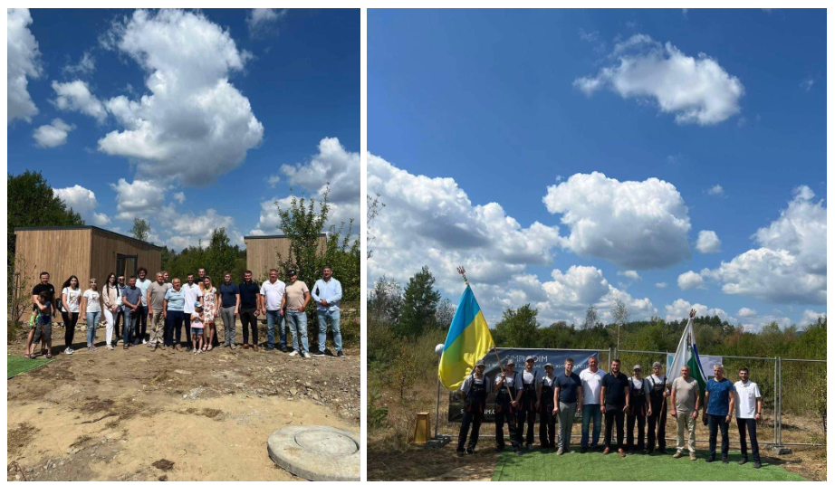 行政の地区担当官 Chorney M氏、住宅製造法人の取締役Oleg P氏、当社提携先慈善団体の共同設立者Yegor N氏・Nikita D氏、ジャーナリストや市民の皆様との集合写真