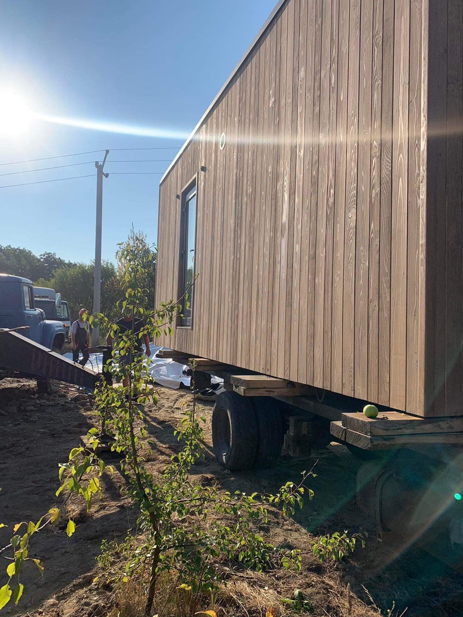 トレーラーで移動中の写真