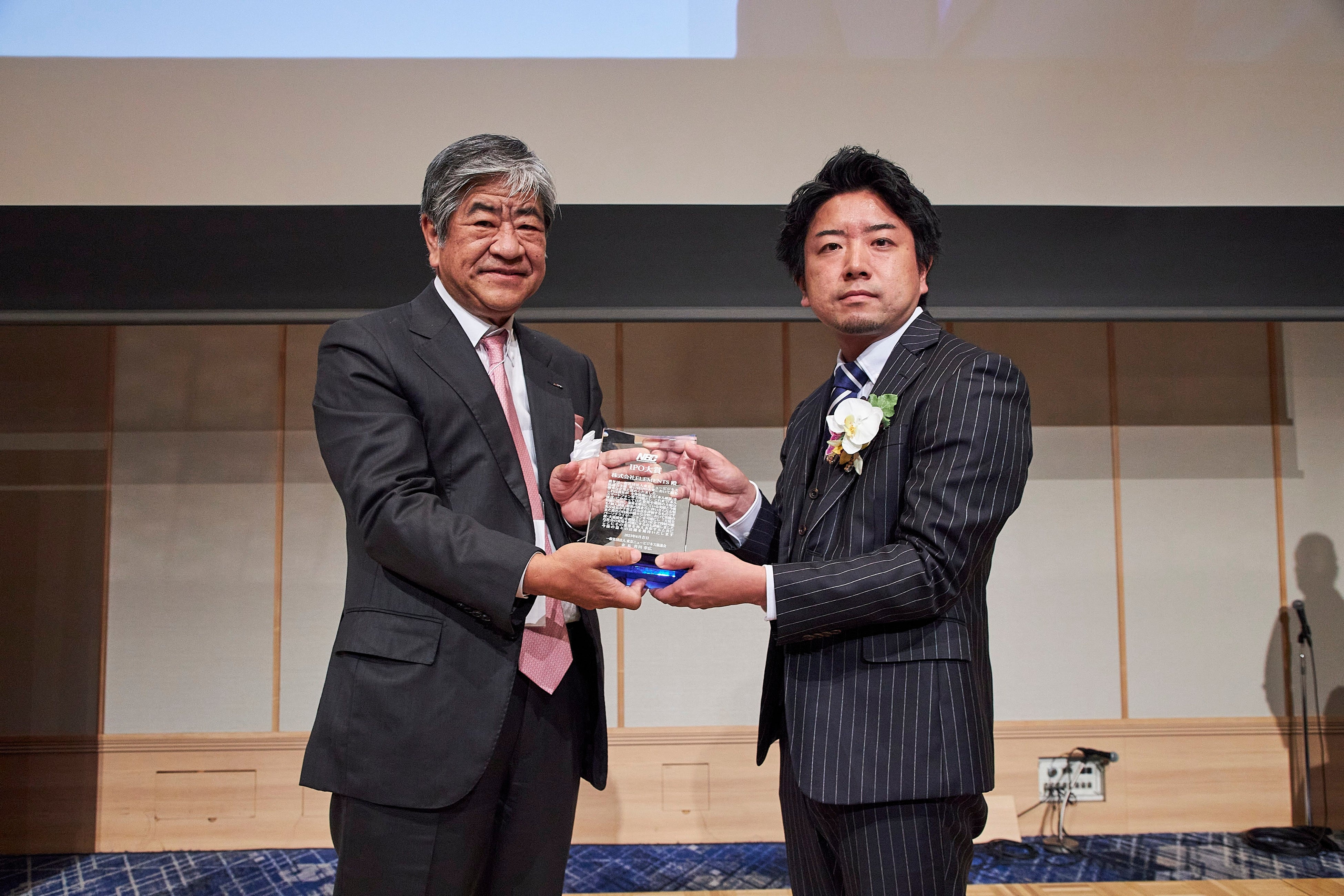 写真左よりNBC井川会長、当社代表 久田 康弘