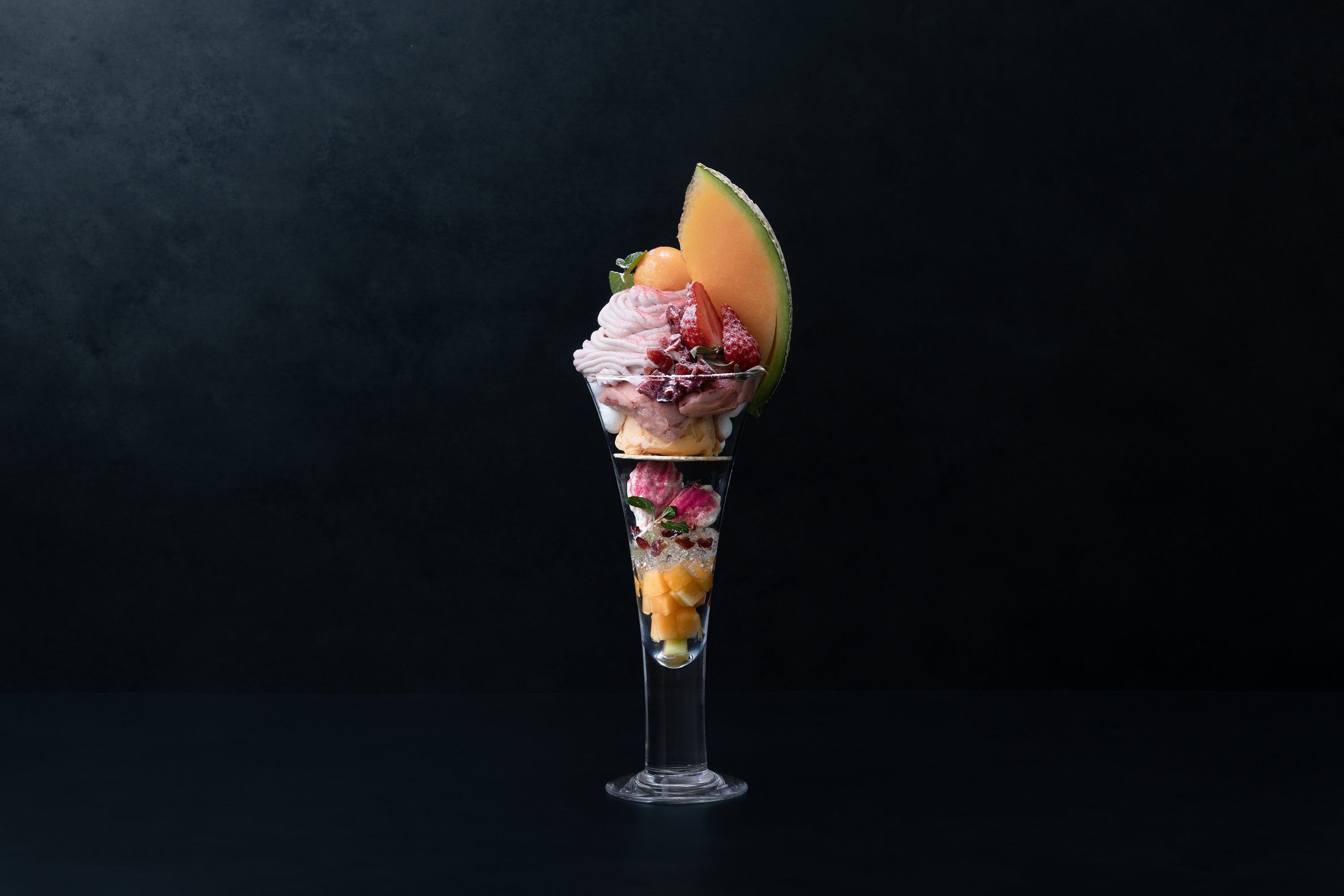 春メロンとベリーモンブランのパフェ　（2,000円）