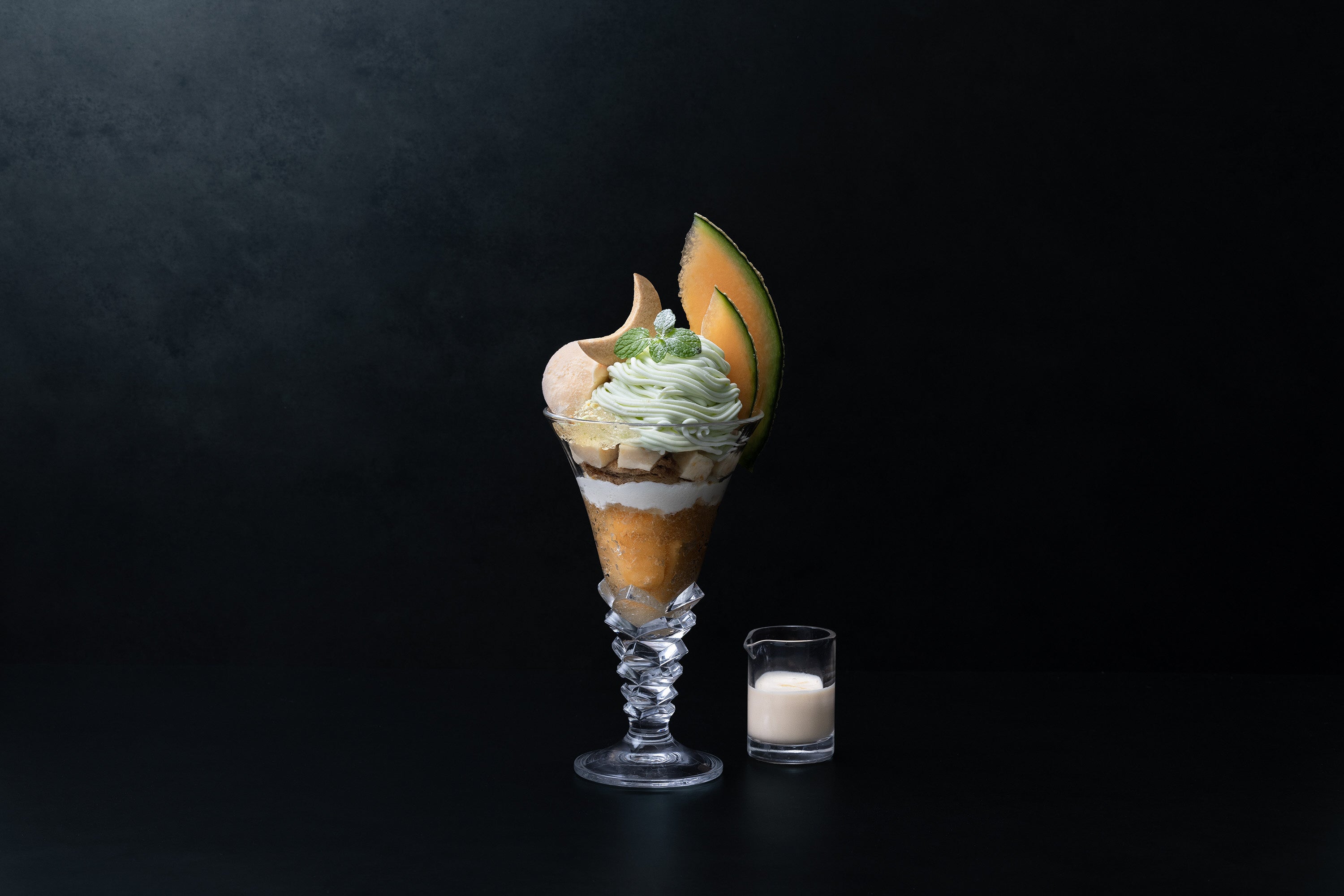 ●冬のメロンモンブランパフェ　（2,480円）