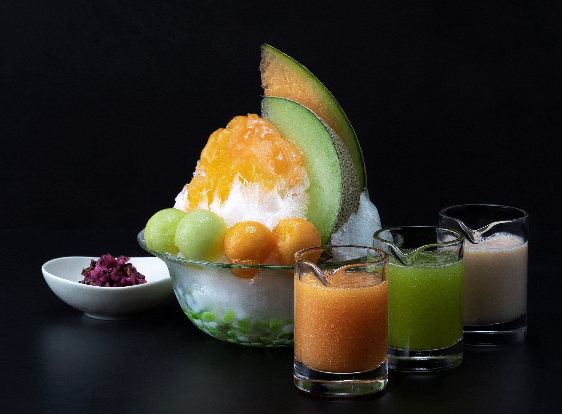 ●赤と青と白のメロン蜜かき氷（1,850円）