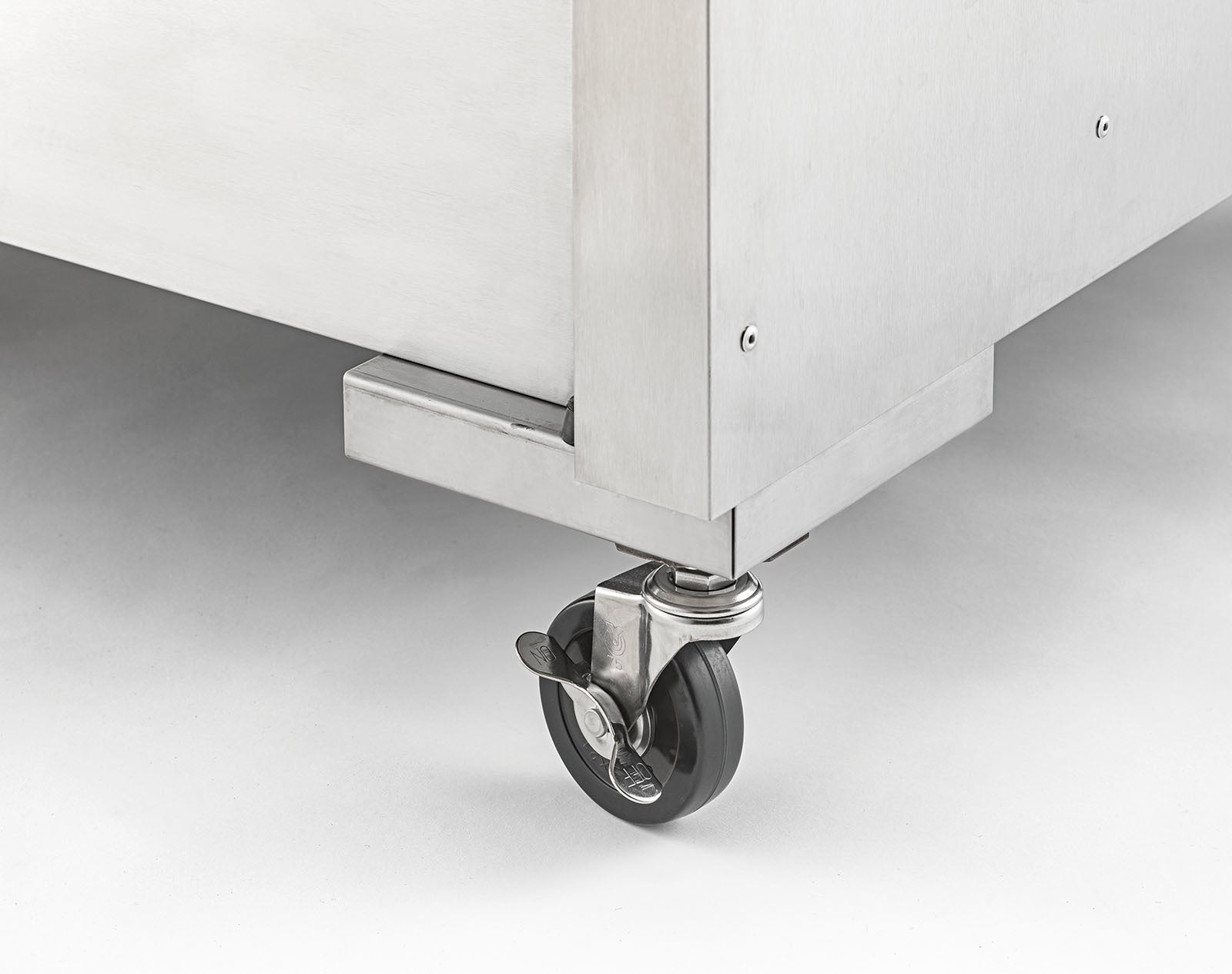 ストッパー付きのキャスター