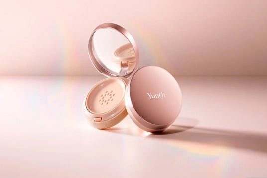 Yunthから自分色に擬態する“カメレオンファンデ”誕生 美白×肌荒れ防止×UV最高値を叶える医薬部外品クッションファンデーション 2026年7月9日より新発売 Yunthから自分色に擬態する“カメレオンファンデ”誕生 美白×肌荒れ防止×UV最高値を叶える医薬部外品クッションファンデーション 2026年7月9日より新発売