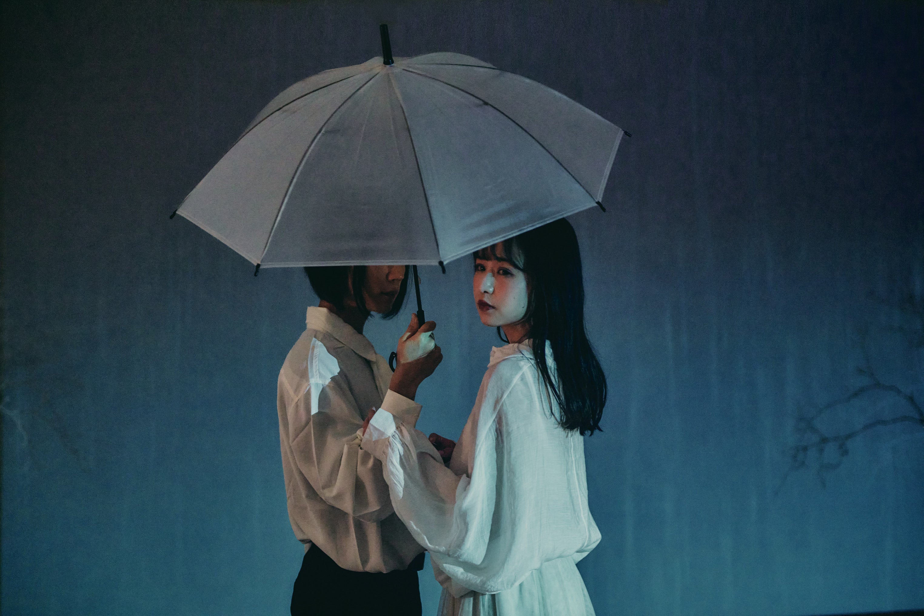 ※1 イマーシブ·シアターとは、2000年代にロンドンから始まった“体験型演劇作品“の総称。旧来の「観客が客席に座り、舞台上の演者を鑑賞する」という構図を打破し、新たな作品と観客の関係性を作り出す公演となっています。