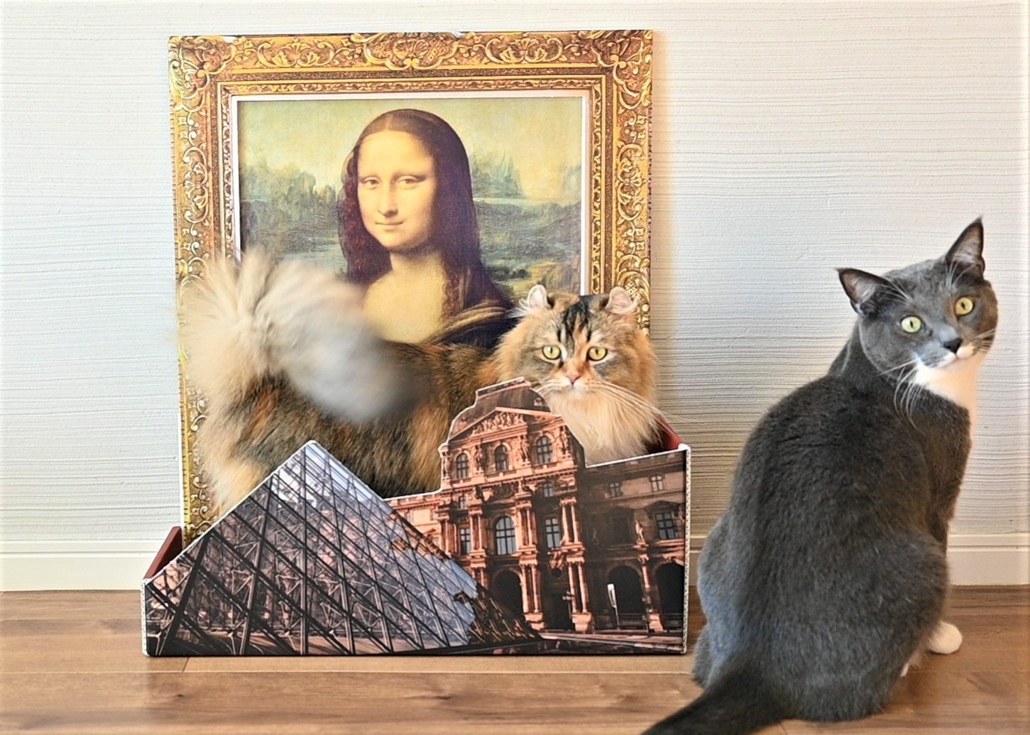 猫の爪とぎ「モナ・リザからの歓迎」