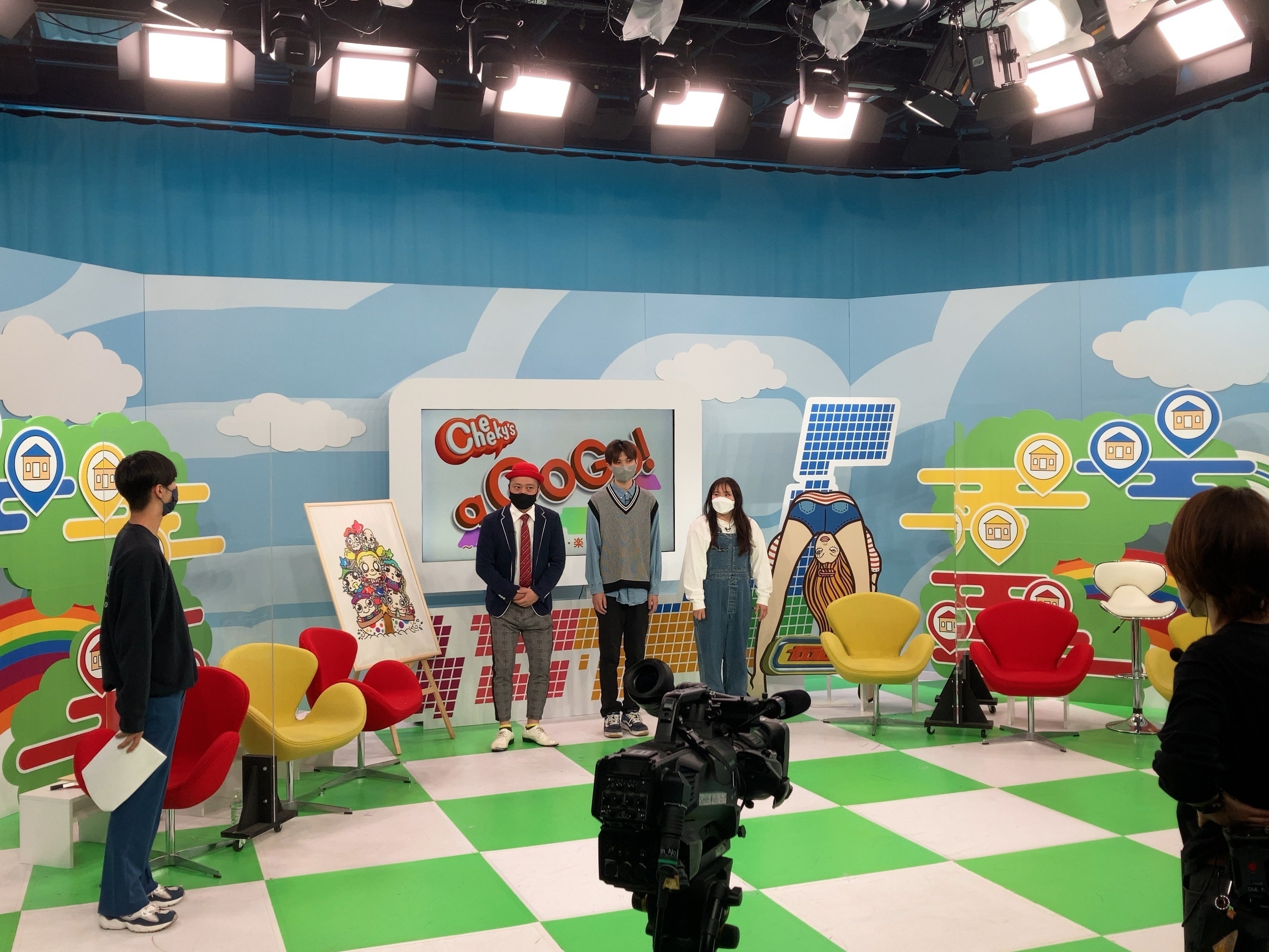 生放送のリハーサルを行う学生と講師　