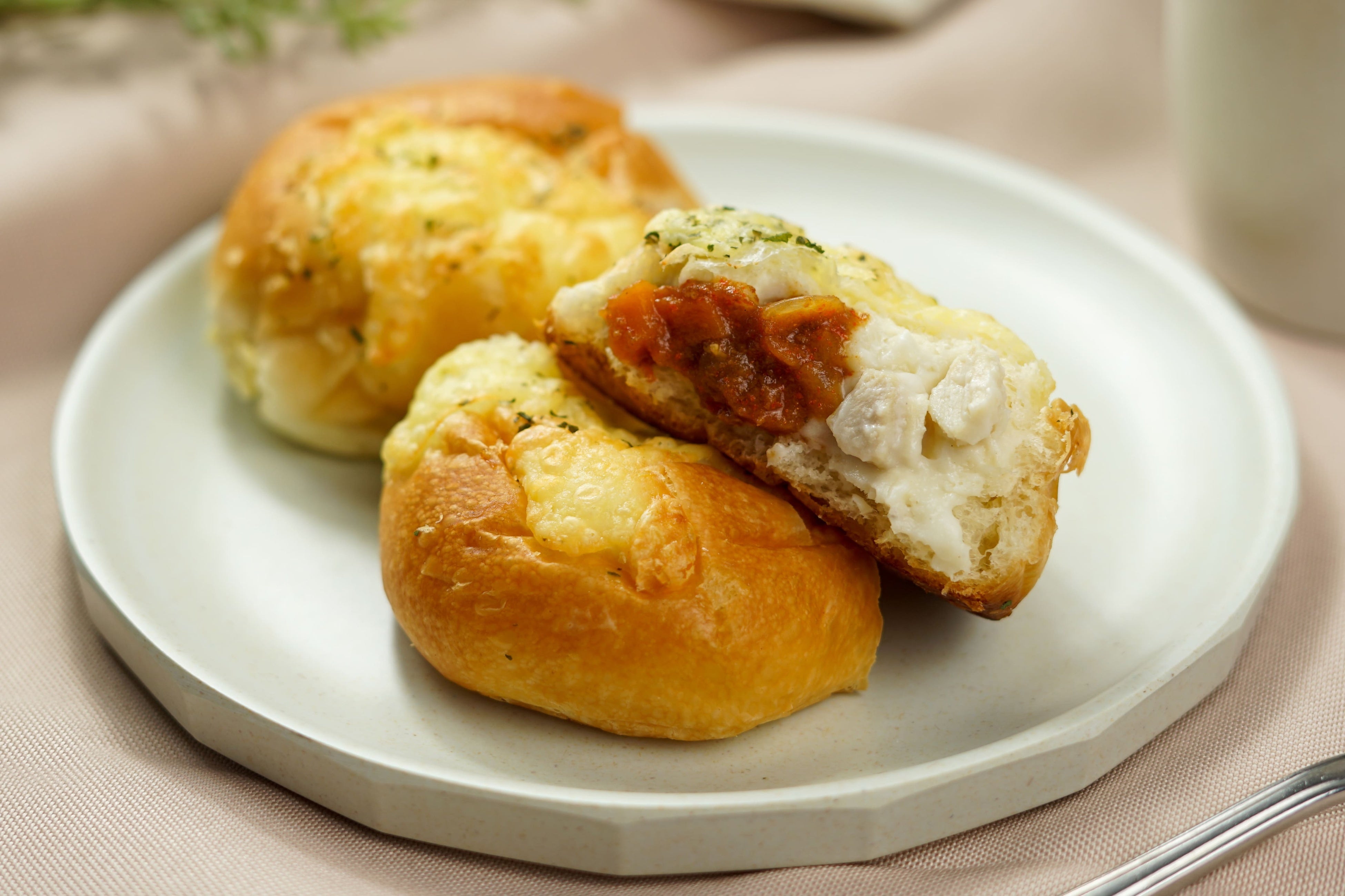 「くりーむグラパン チキン」（イメージ）