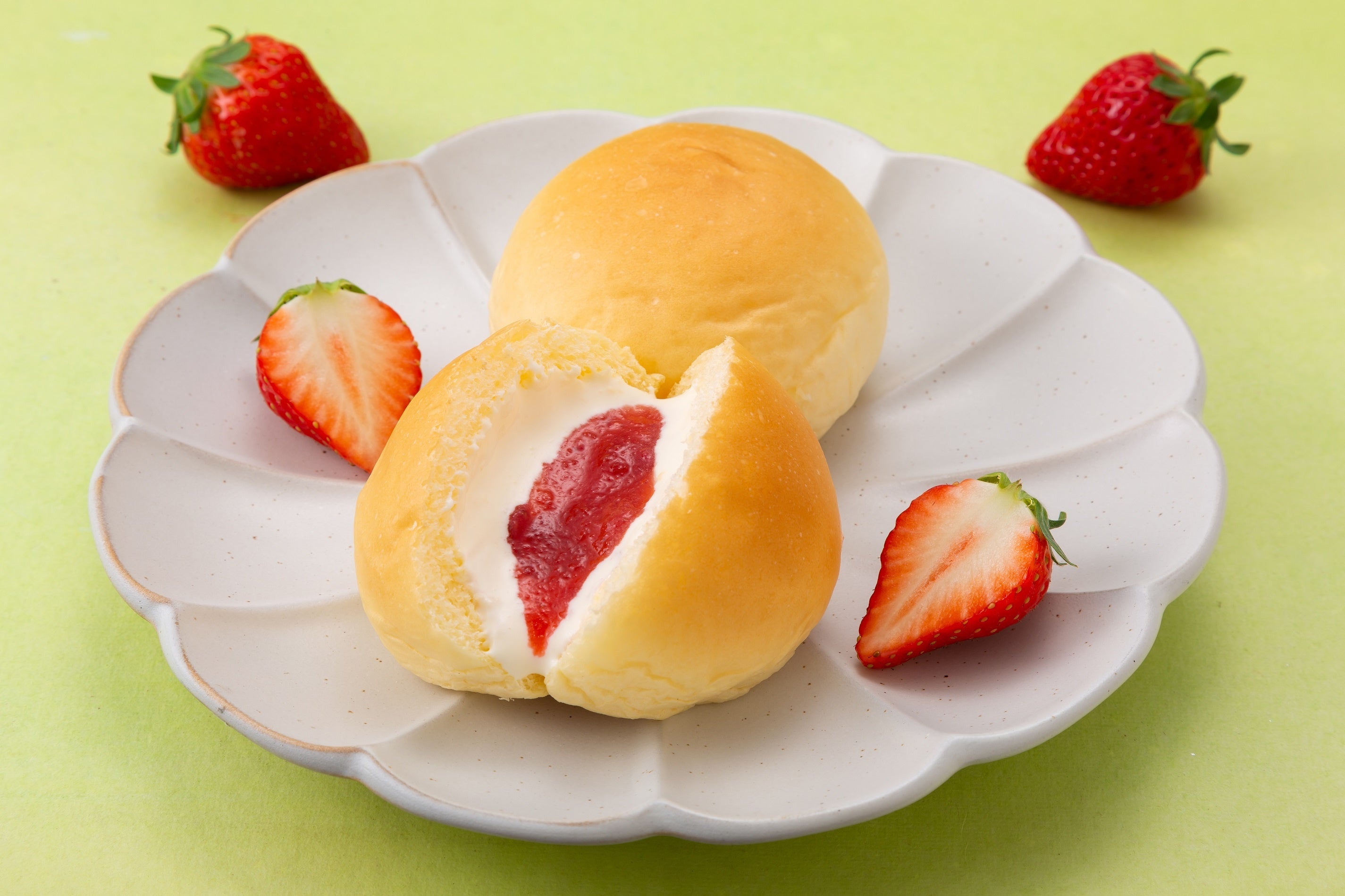 果実なくりーむパン いちご（イメージ）