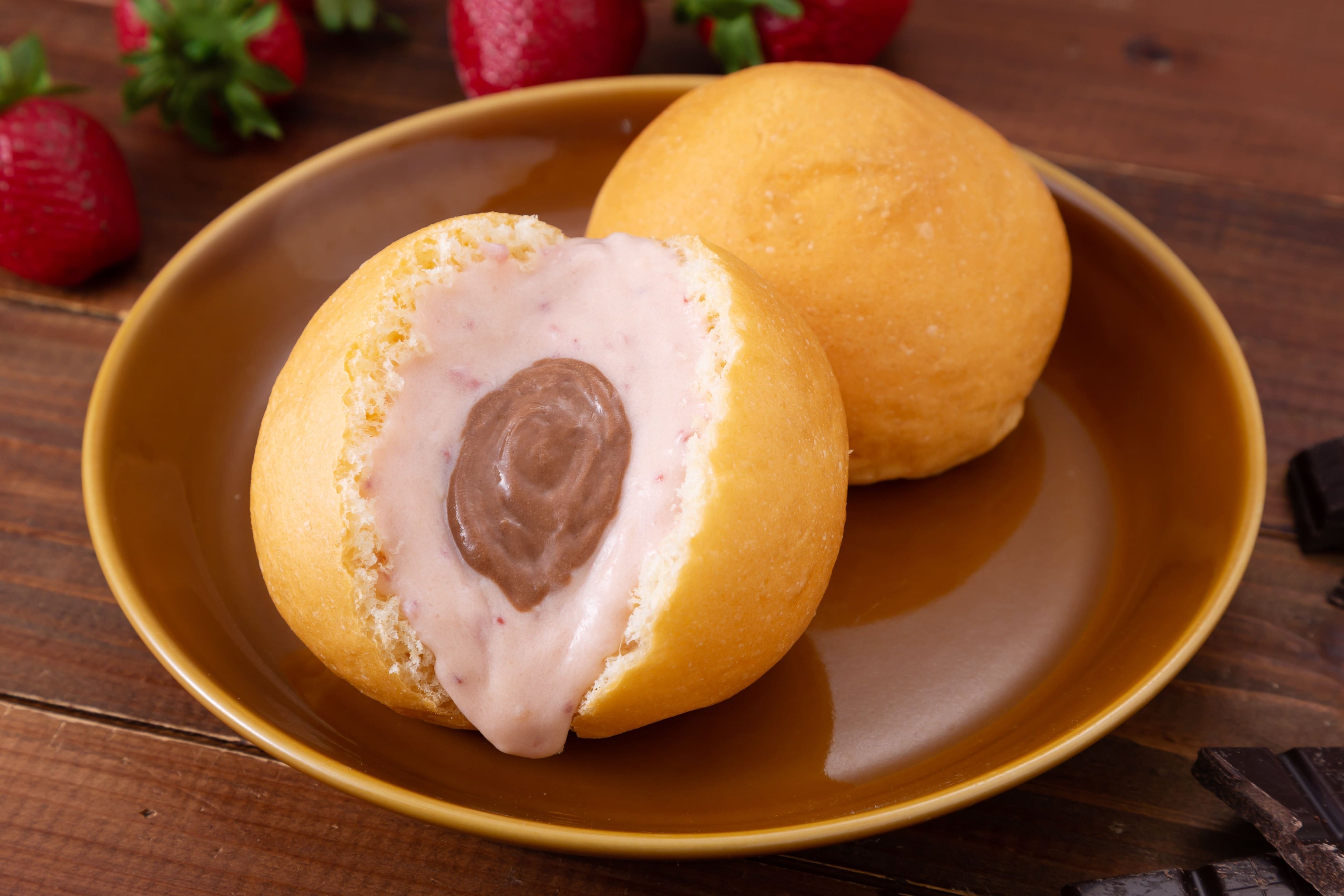 「くりーむパン ストロベリーショコラ」（イメージ）