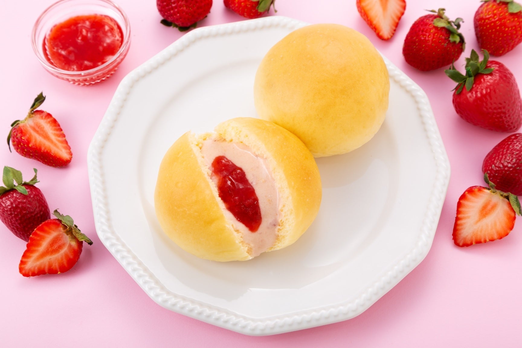 「福岡限定 苺づくしなくりーむパン」（イメージ）