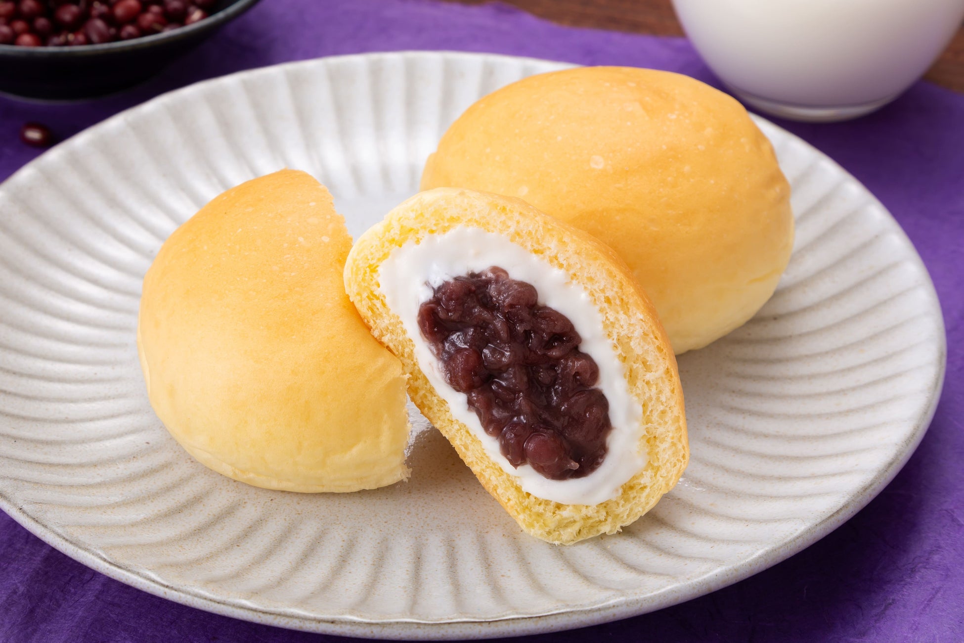 「とろける名古屋くりーむパン 小倉ミルク」(イメージ)