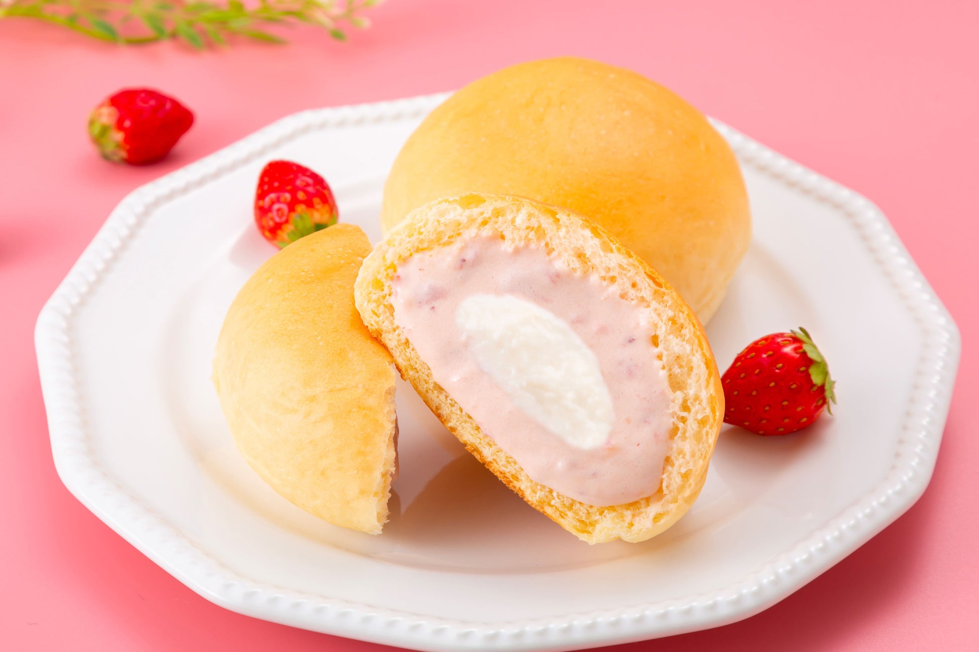 「とろける福岡くりーむパン あまおう苺ミルク」(イメージ)