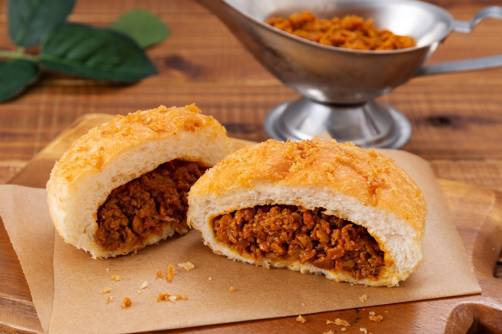 「広島県産米粉のキーマカレーパン」（イメージ）