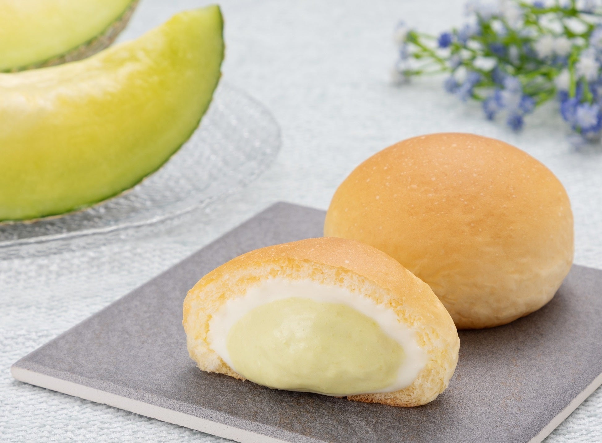 「アスティ静岡店限定 くりーむパン 静岡クラウンメロン」 （イメージ）