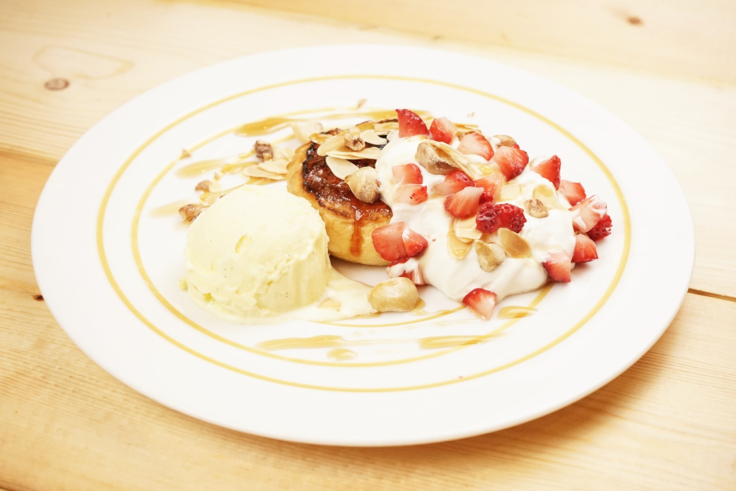 「とろけるフレンチトースト アイスクリーム添え」（イメージ）