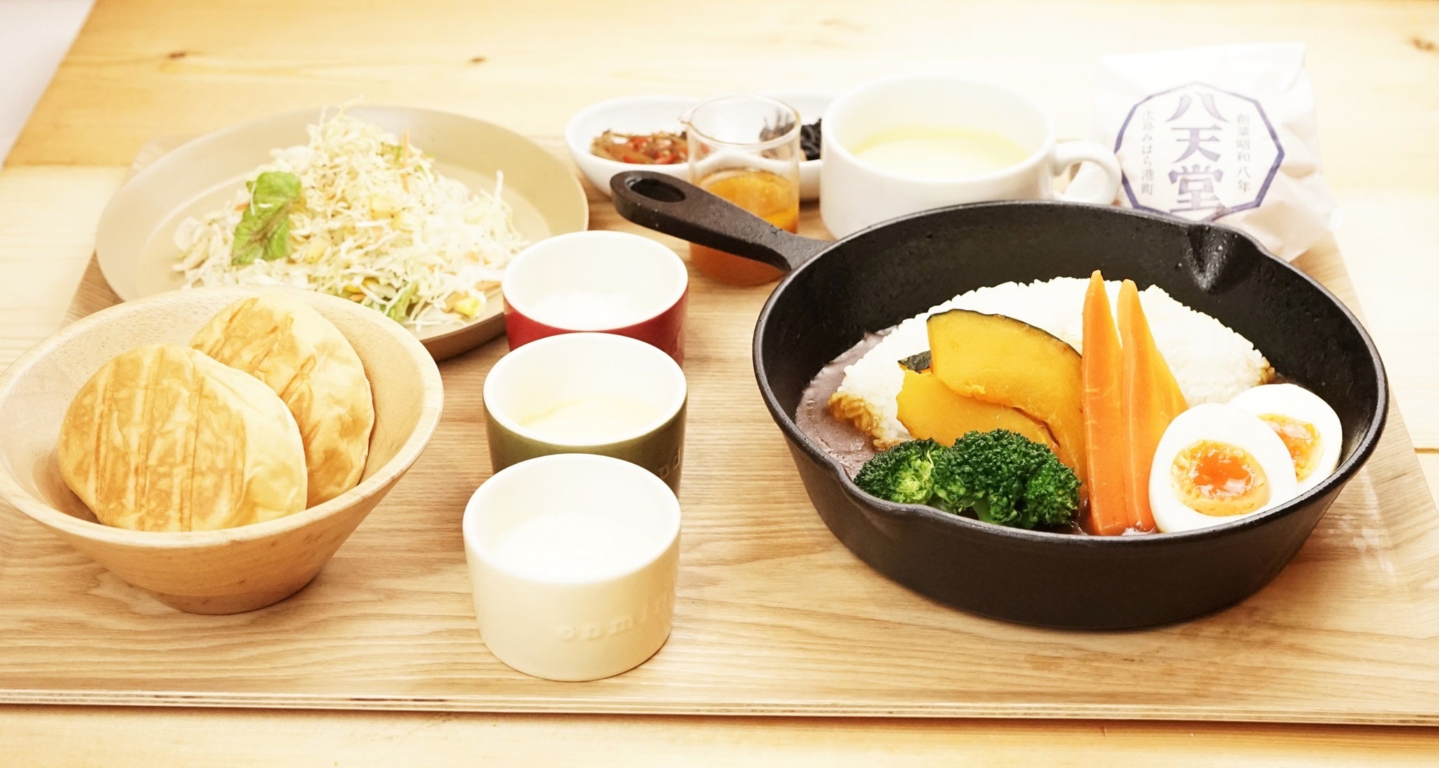 「ランチ　鉄板スパイシーカレー・パン選択 」（イメージ）