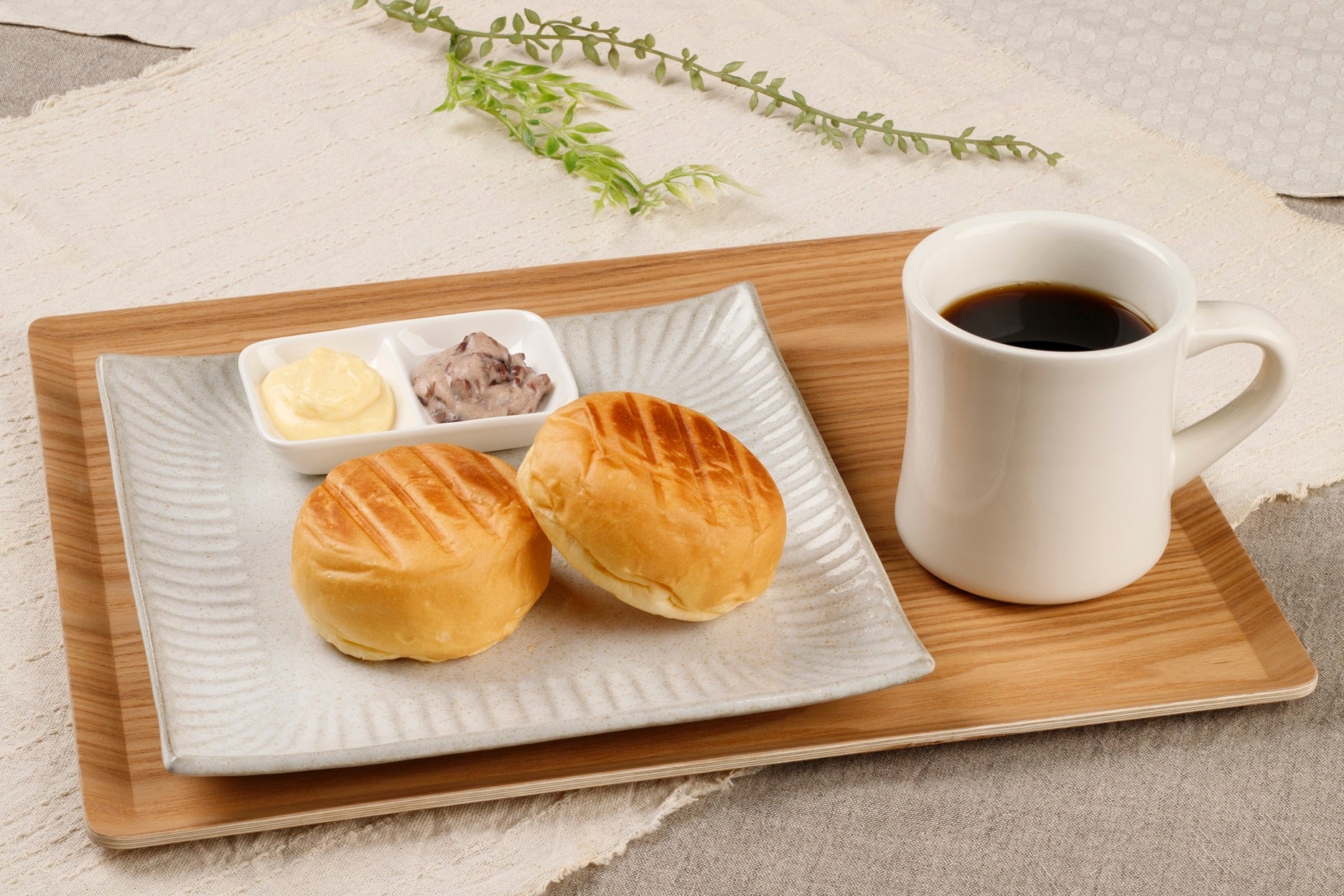 「モーニング　炭火焙煎たっぷりコーヒー・2種のクリーム」（イメージ）