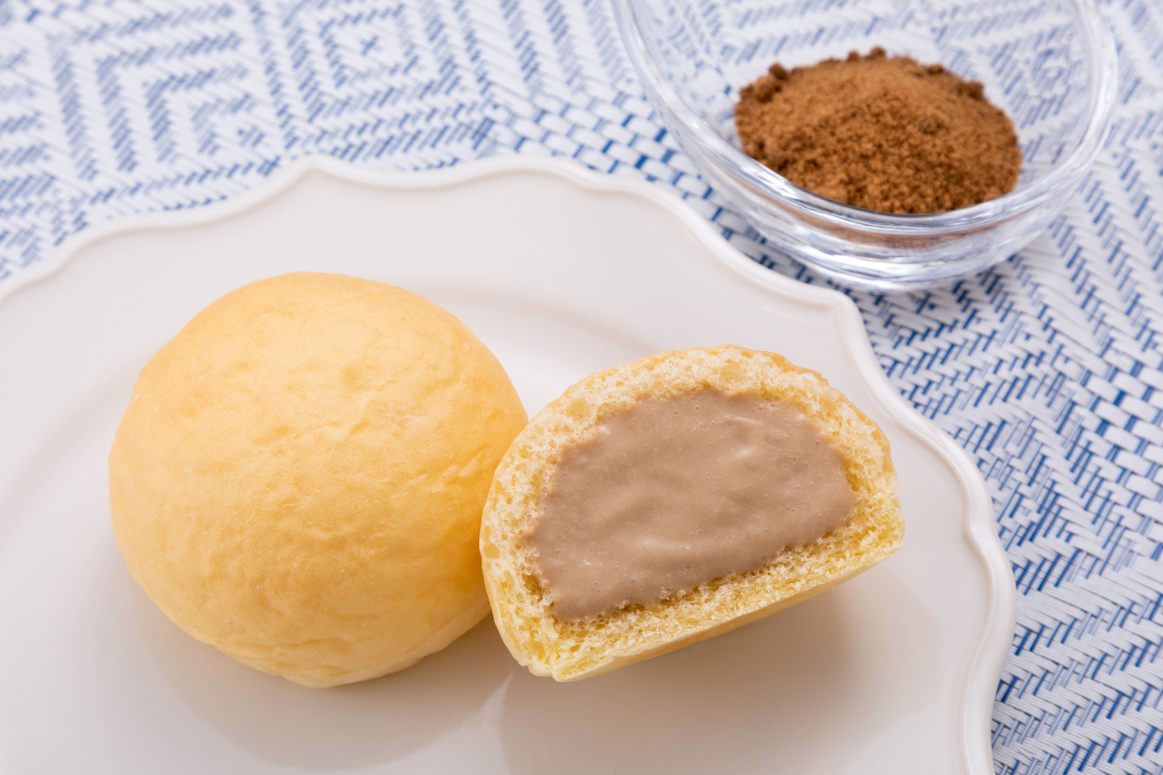 「とろける沖縄くりーむパン 黒糖」（イメージ）