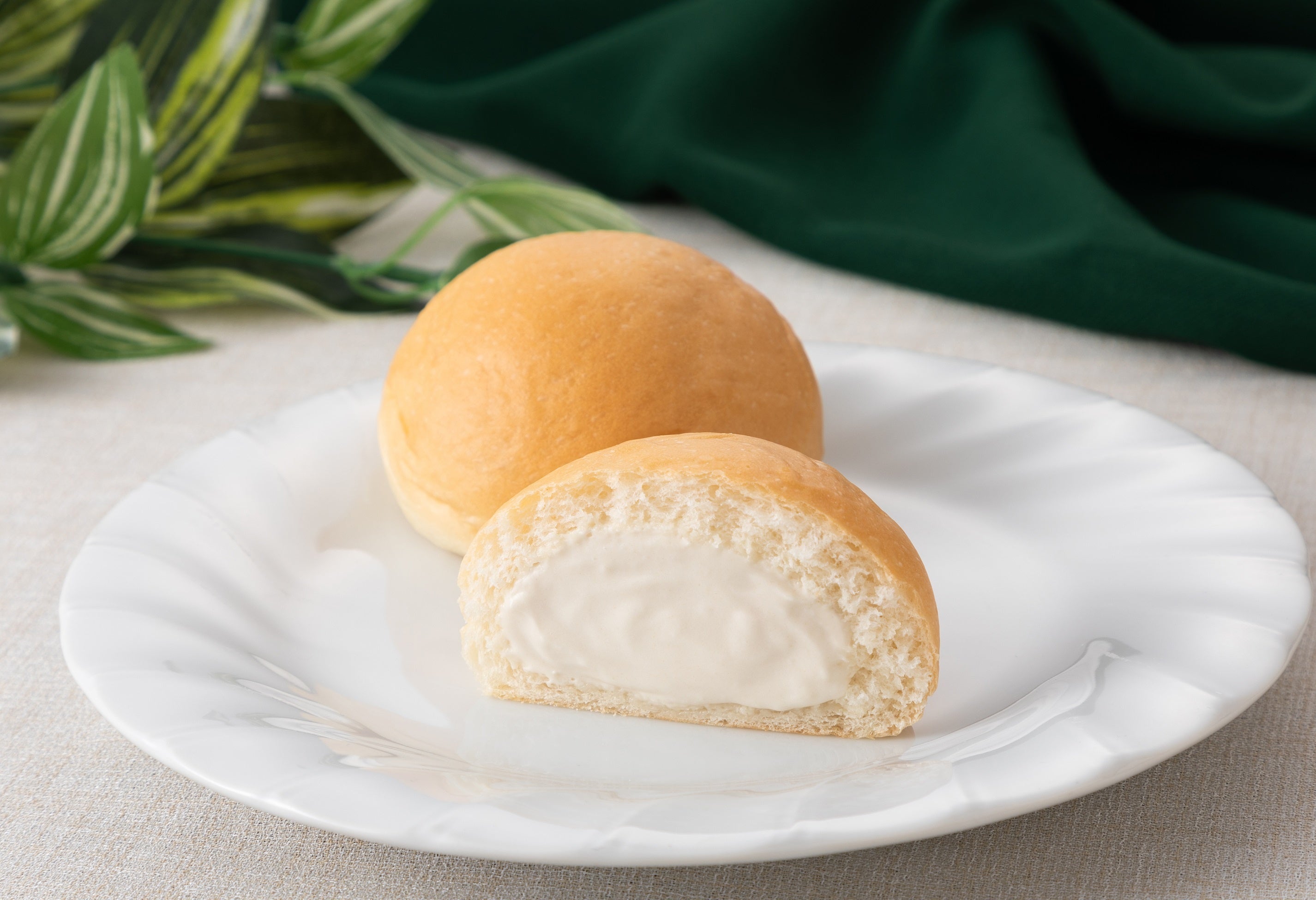 「植物生まれのくりーむパン カスタード」（イメージ）