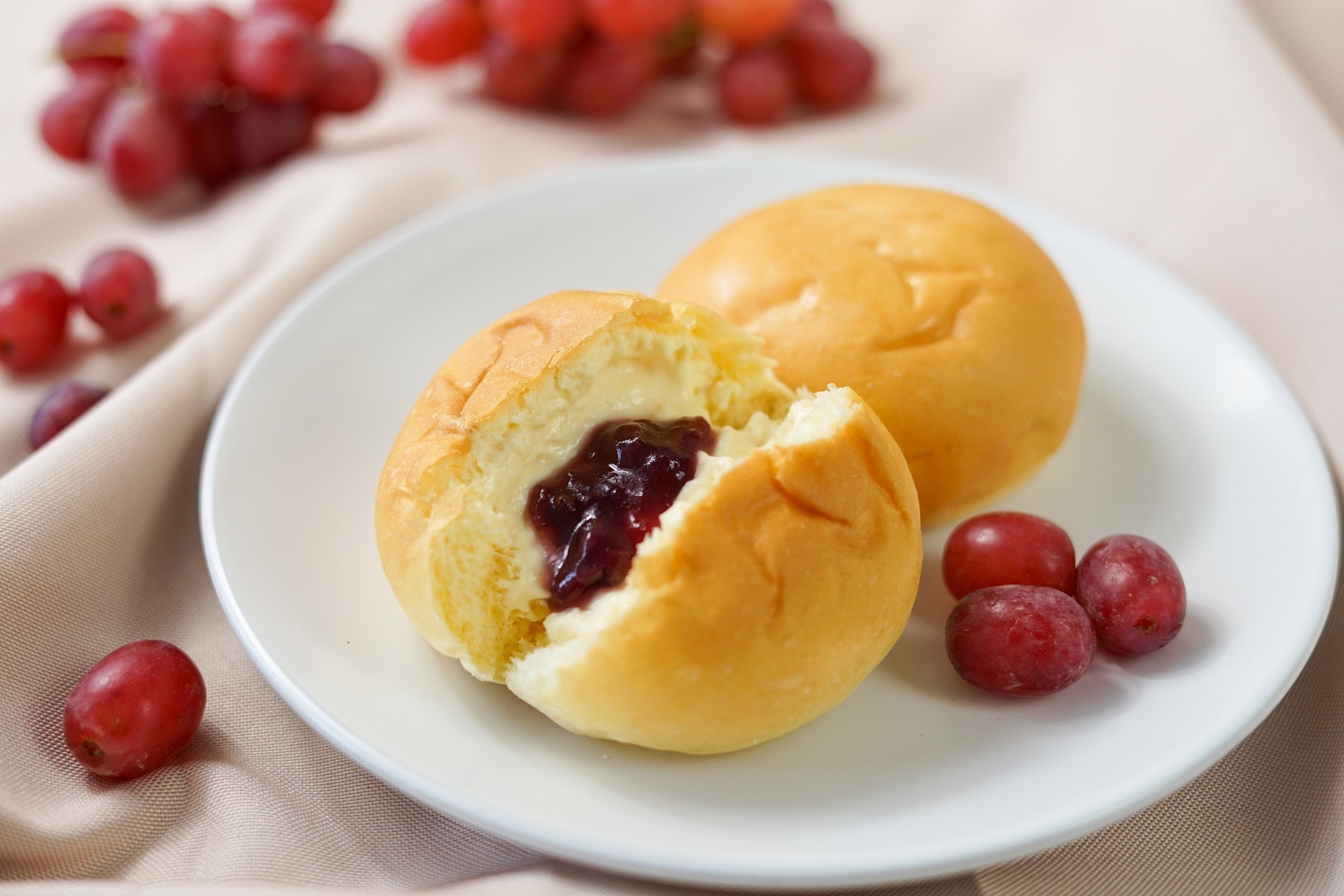 「くりーむパン ぶどう」（イメージ）