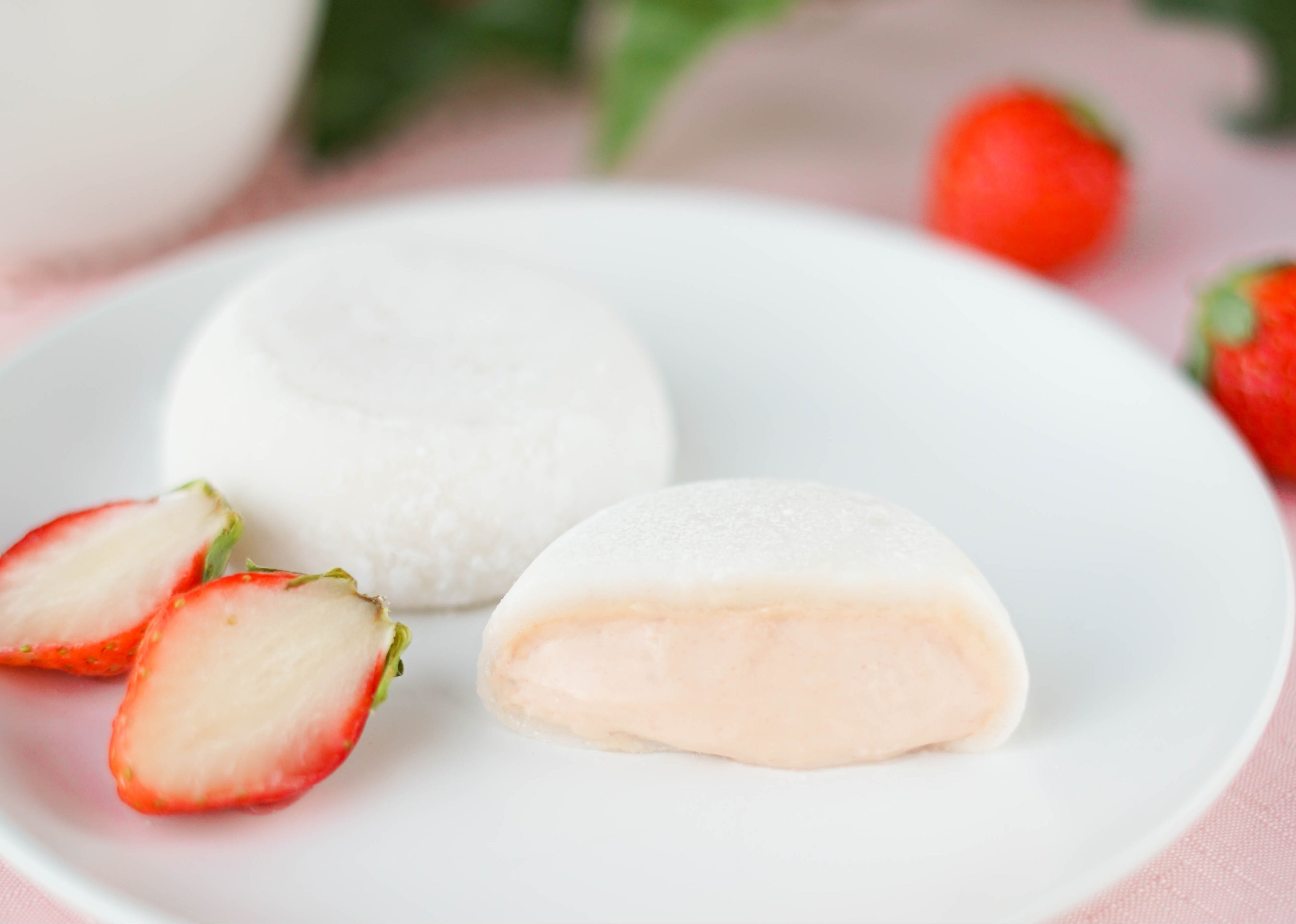 とろけるくりーむ大福　あまおう苺（イメージ）