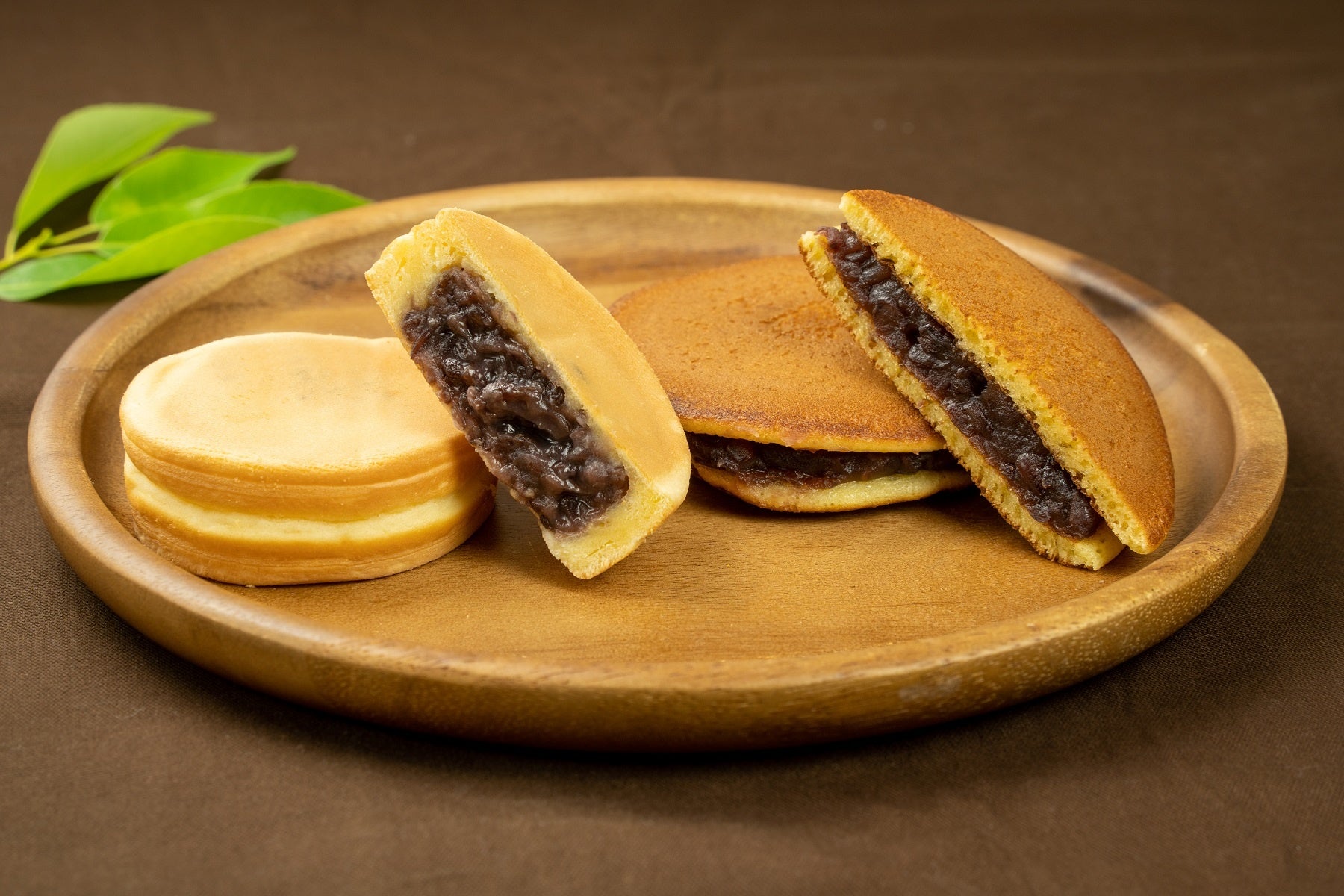 生大判焼き（左）、どら焼き（右）（イメージ）