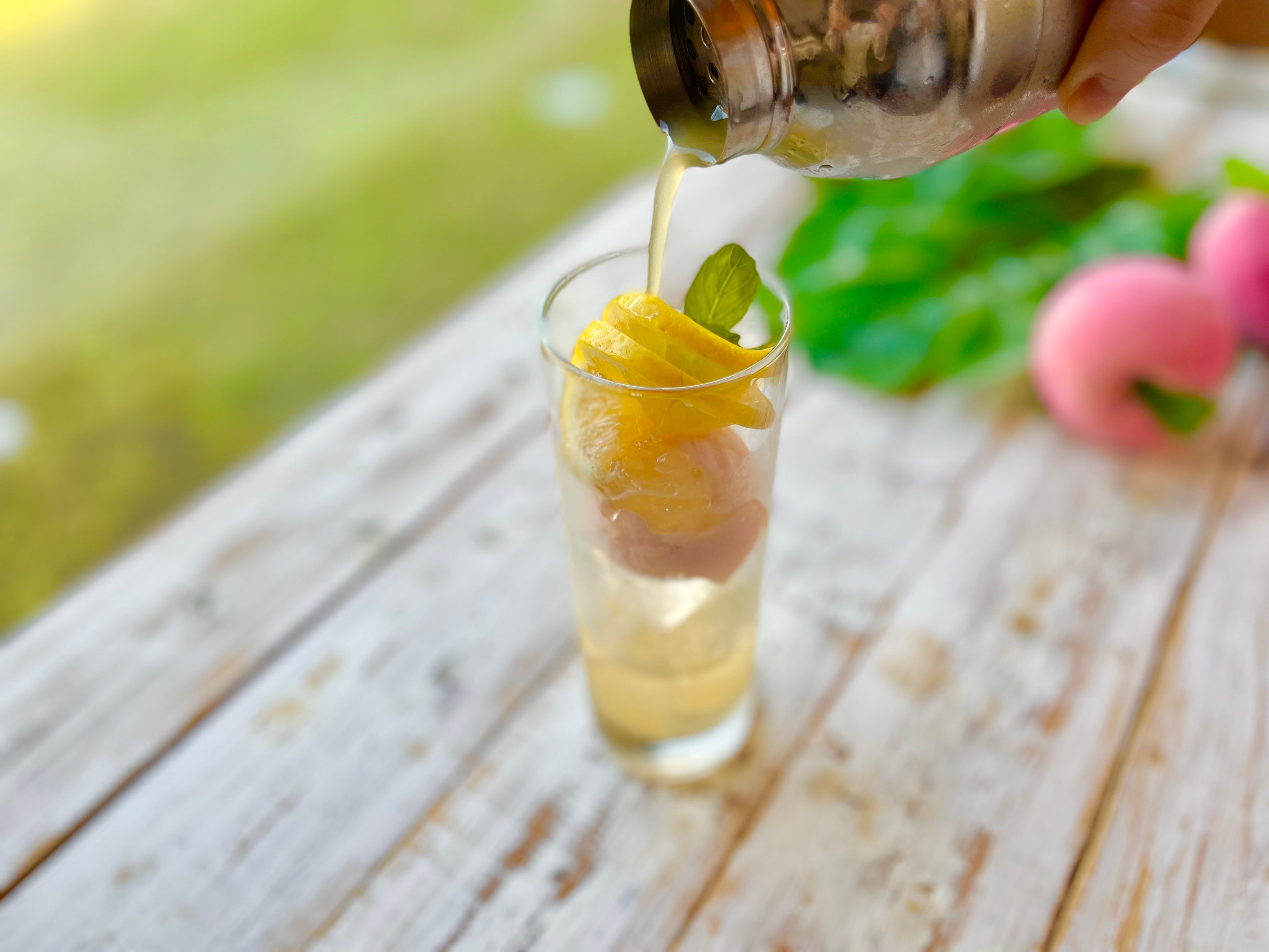 ミント香るカクテル風ピーチティー（イメージ）