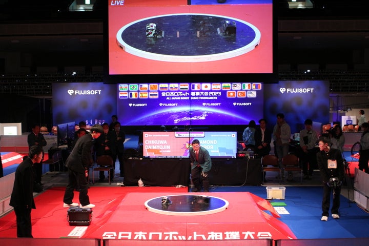 2024年全日本ロボット相撲大会:横綱を目指すロボット力士達の熱い戦い 2024年全日本ロボット相撲大会:横綱を目指すロボット力士達の熱い戦い