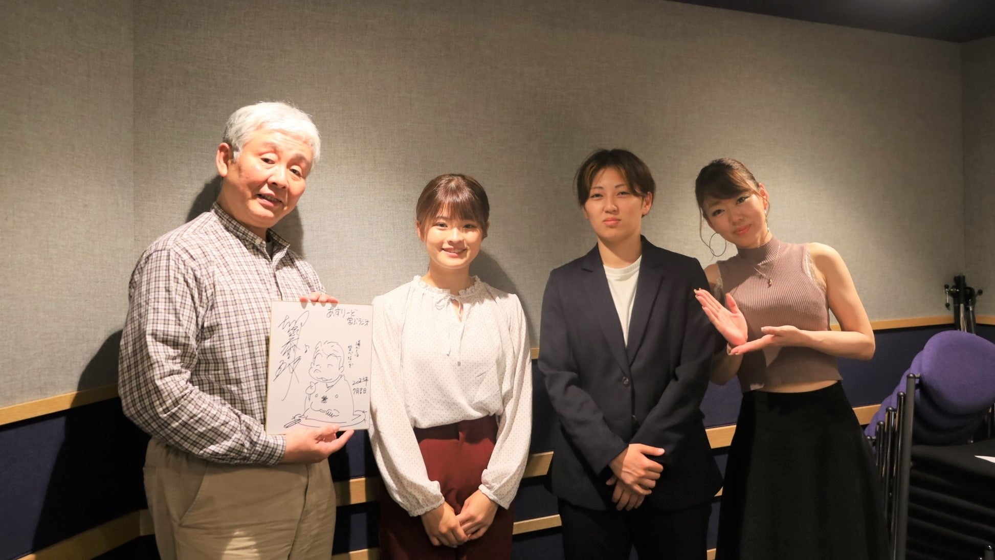 第1回収録時の写真（左から 落語家 柳谷喬太郎師匠、政田夢乃選手、笠松もも選手、柴田幸子MC）
